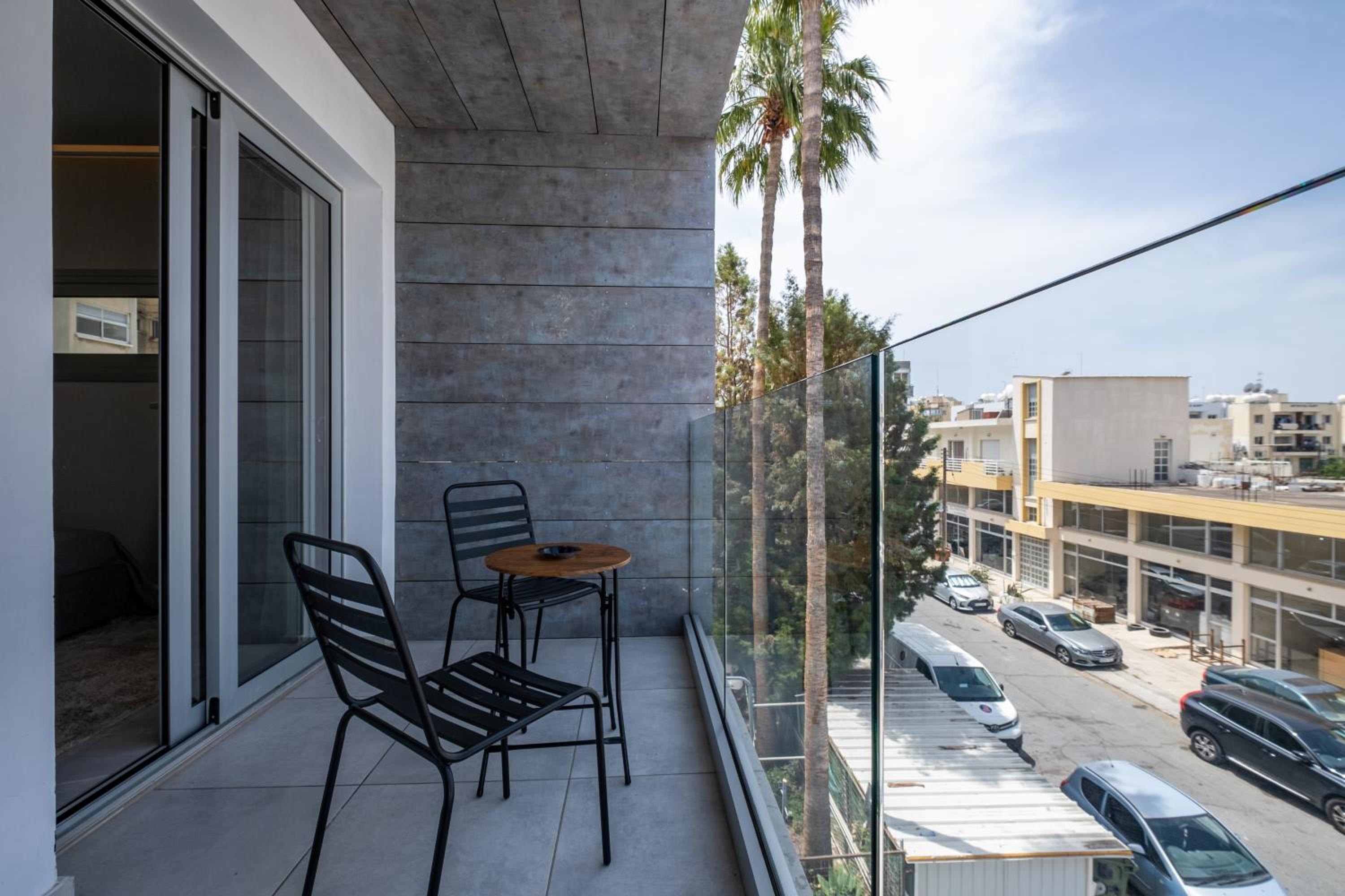 Three-Bedroom Apartment with Balcony photo 3