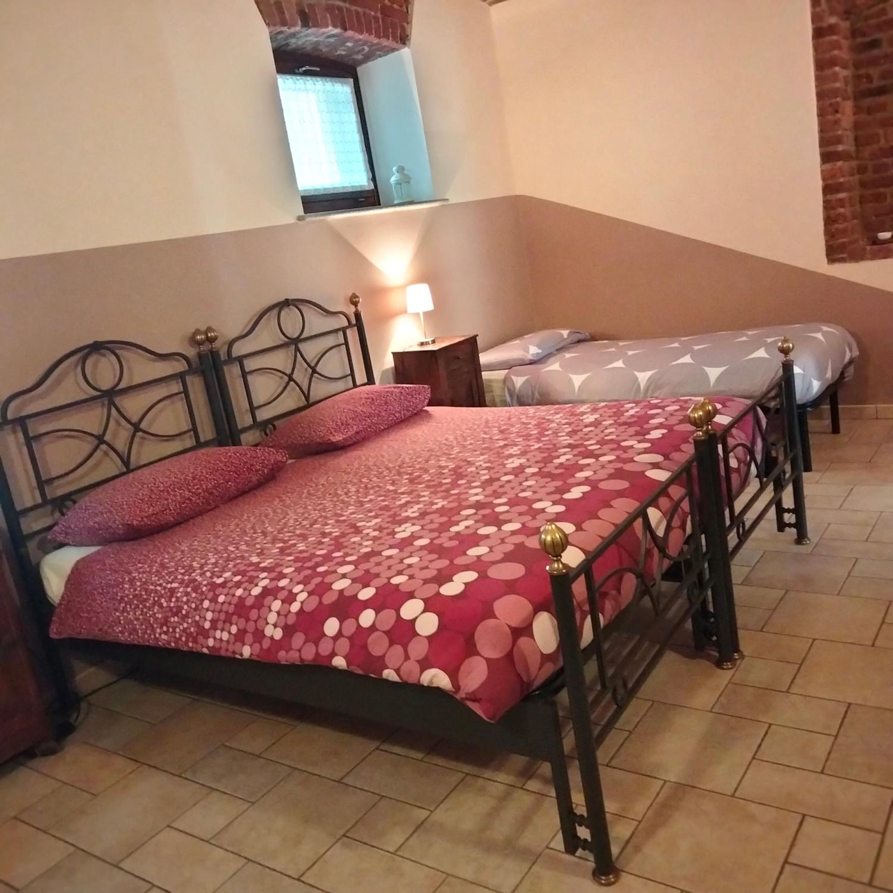Twin Room with Private Bathroom - Photo 2