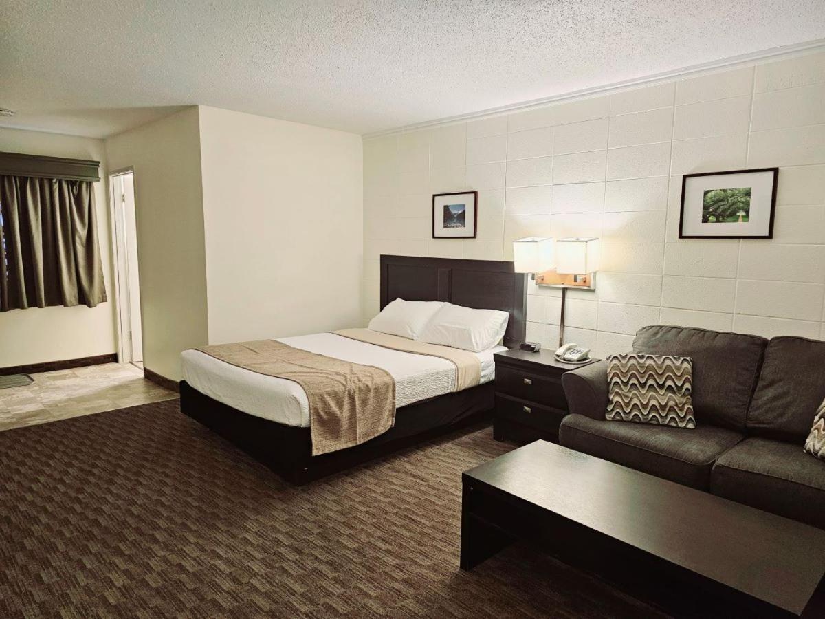 Queen Room photo 1