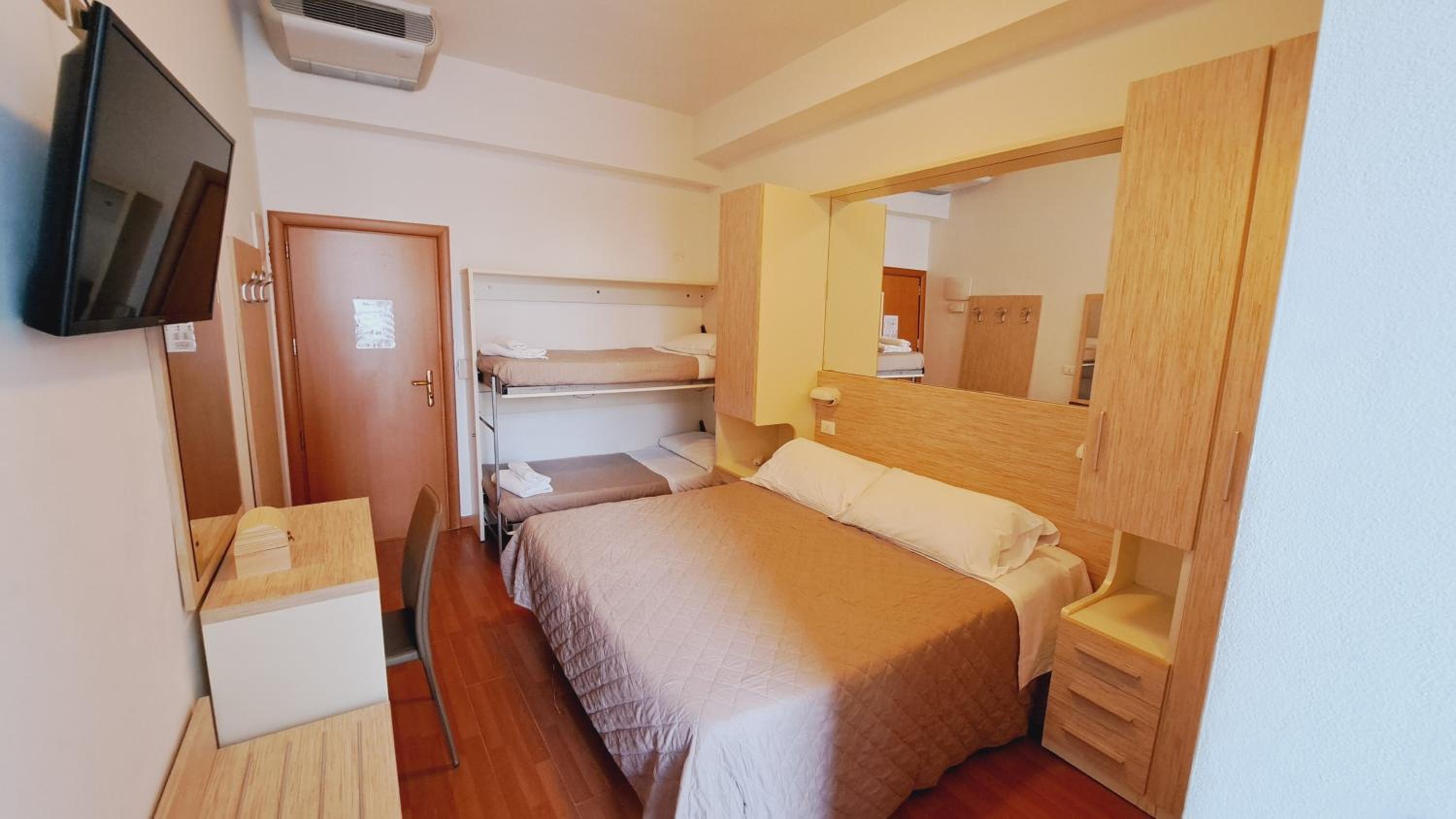 Classic Quadruple Room photo 1