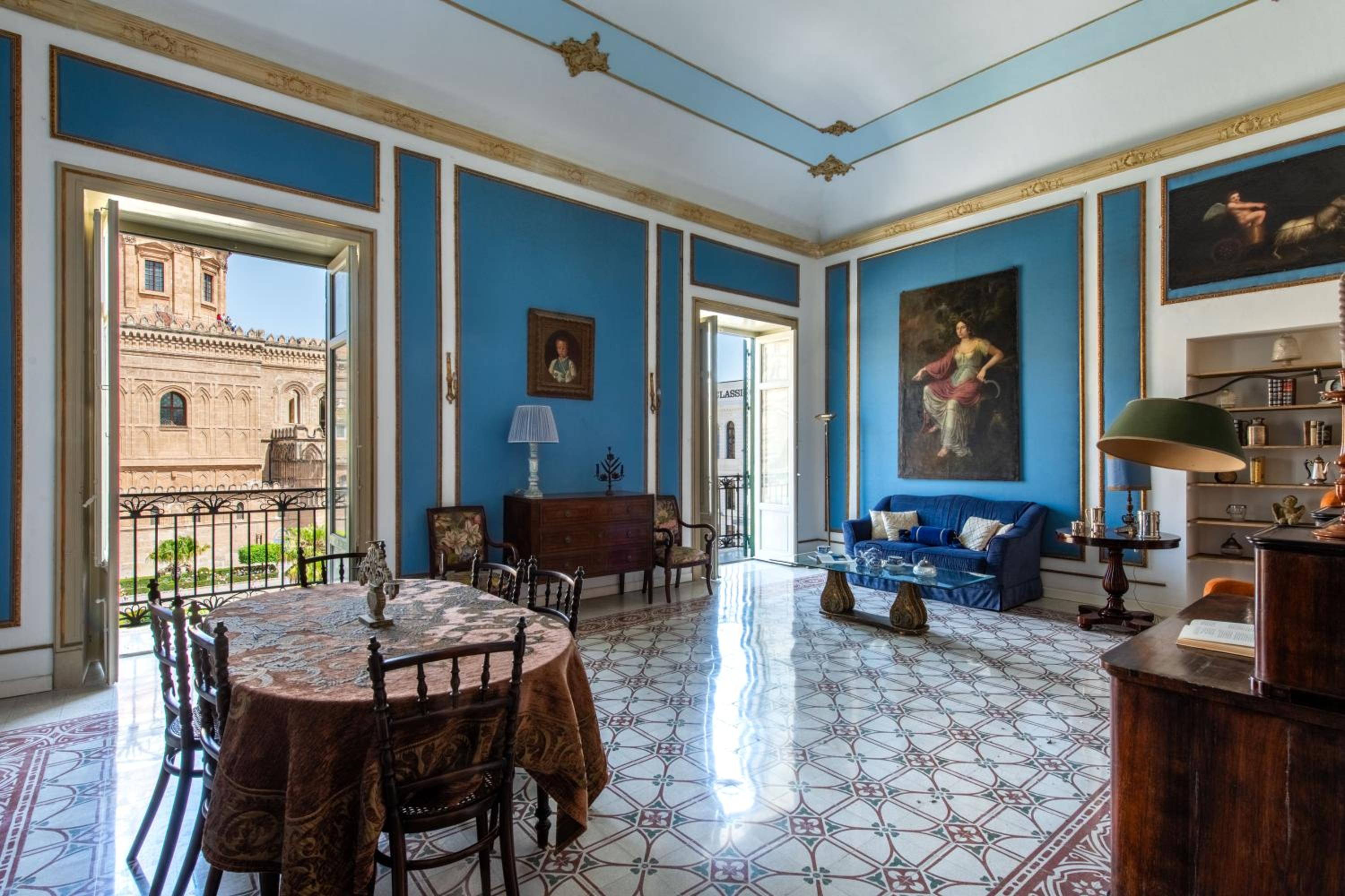 Two-Bedroom Deluxe Apartment with Balcony