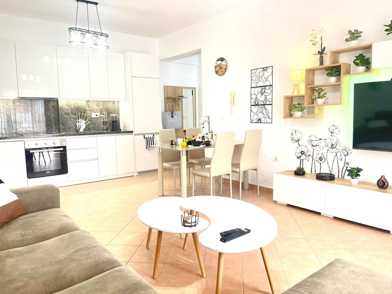 One-Bedroom Apartment with Sea View and Balcony