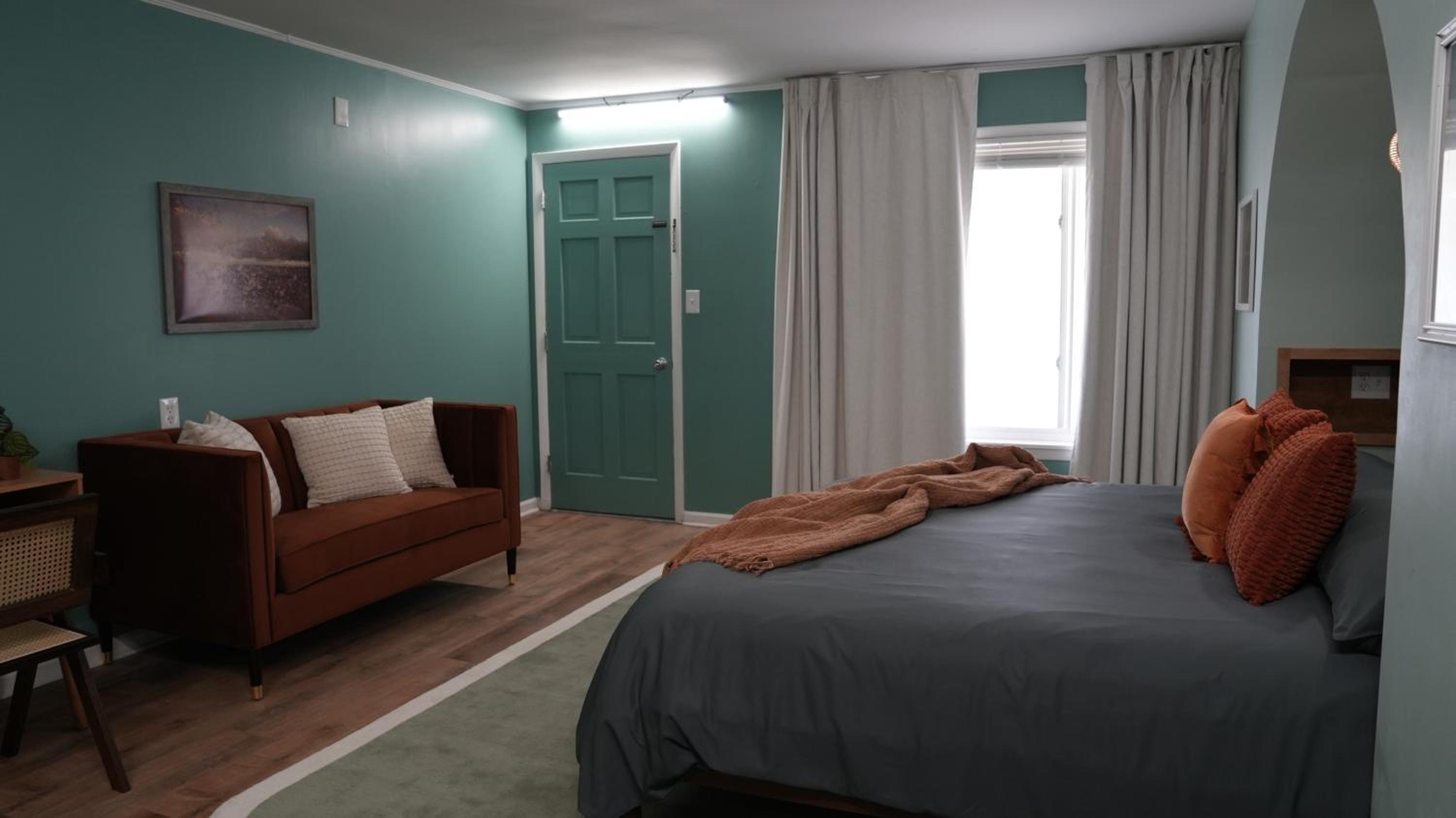 Deluxe King Suite