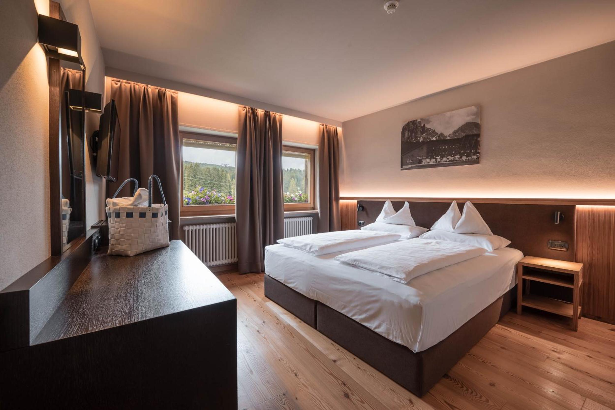 Deluxe Suite - Photo 13