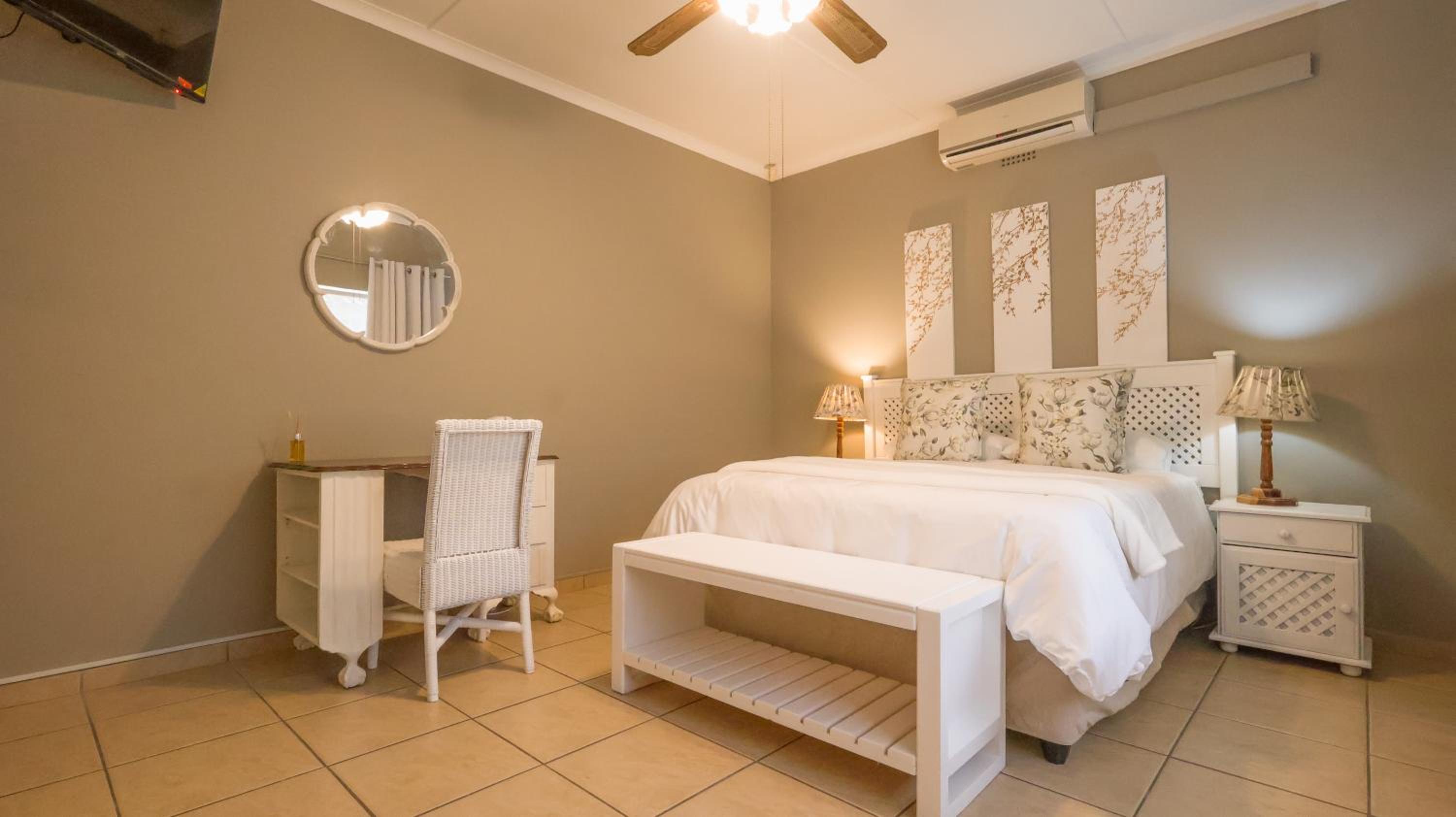 Deluxe Double Room with Bath photo 1