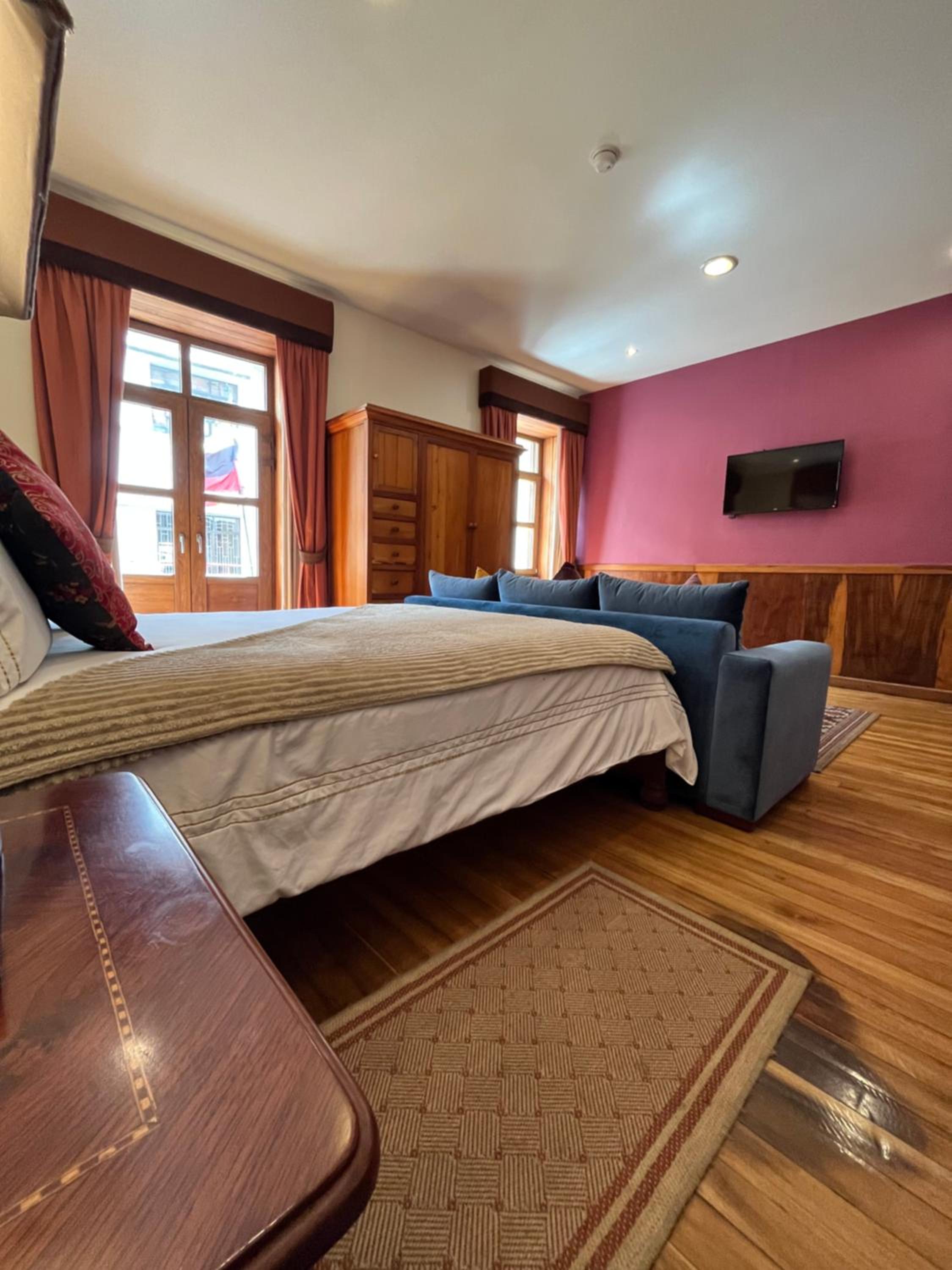 Suite with Balcony - Photo 5