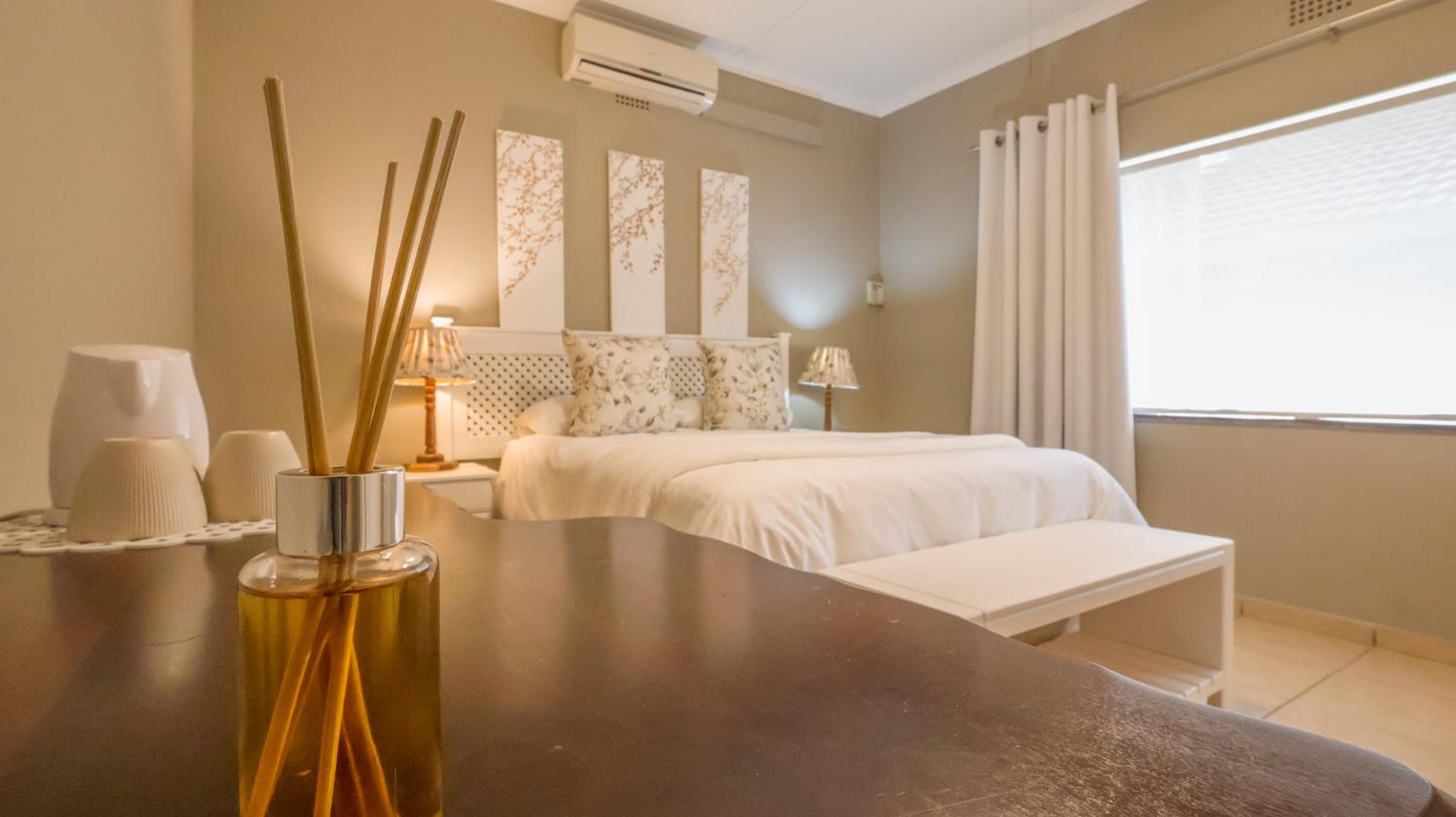 Deluxe Double Room with Bath photo 3