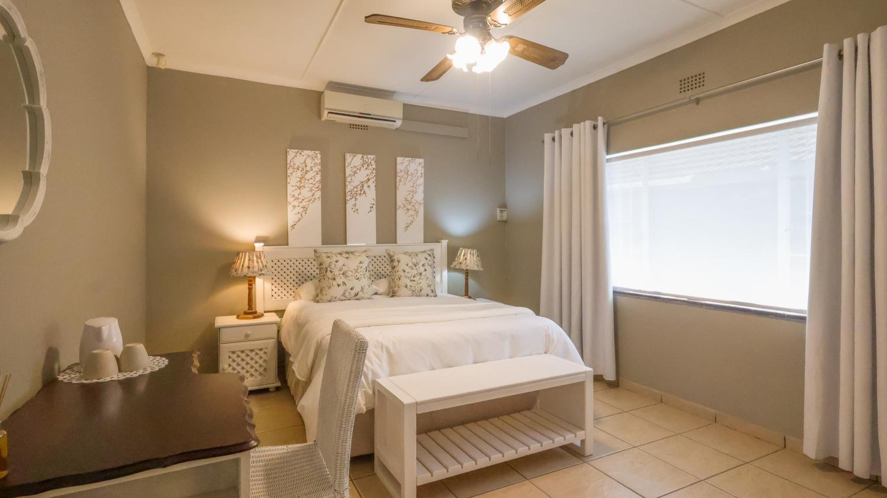 Deluxe Double Room with Bath photo 2