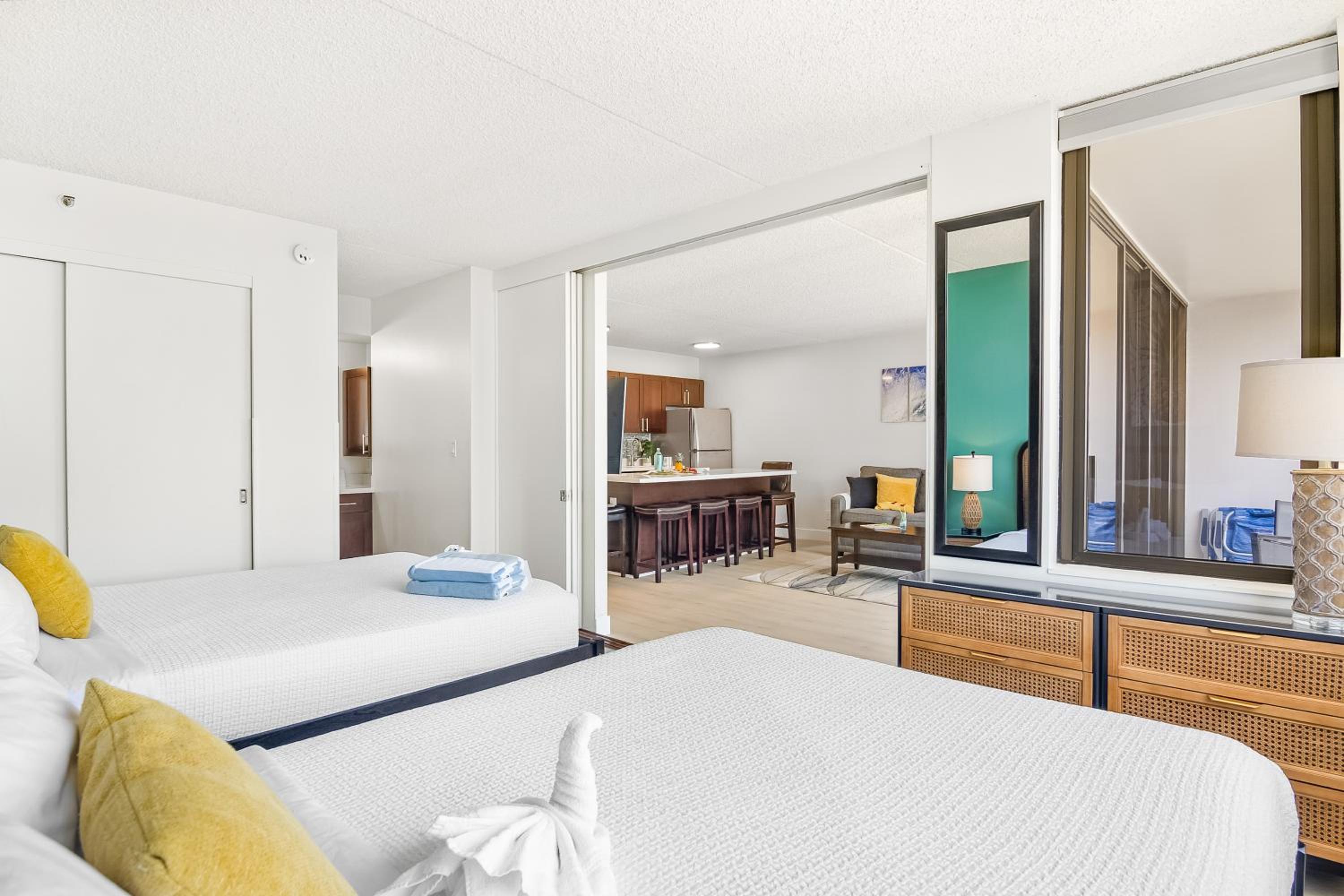 34Fl Waikiki condo with ocean view, pool, & parking: Apartment with Sea View photo
