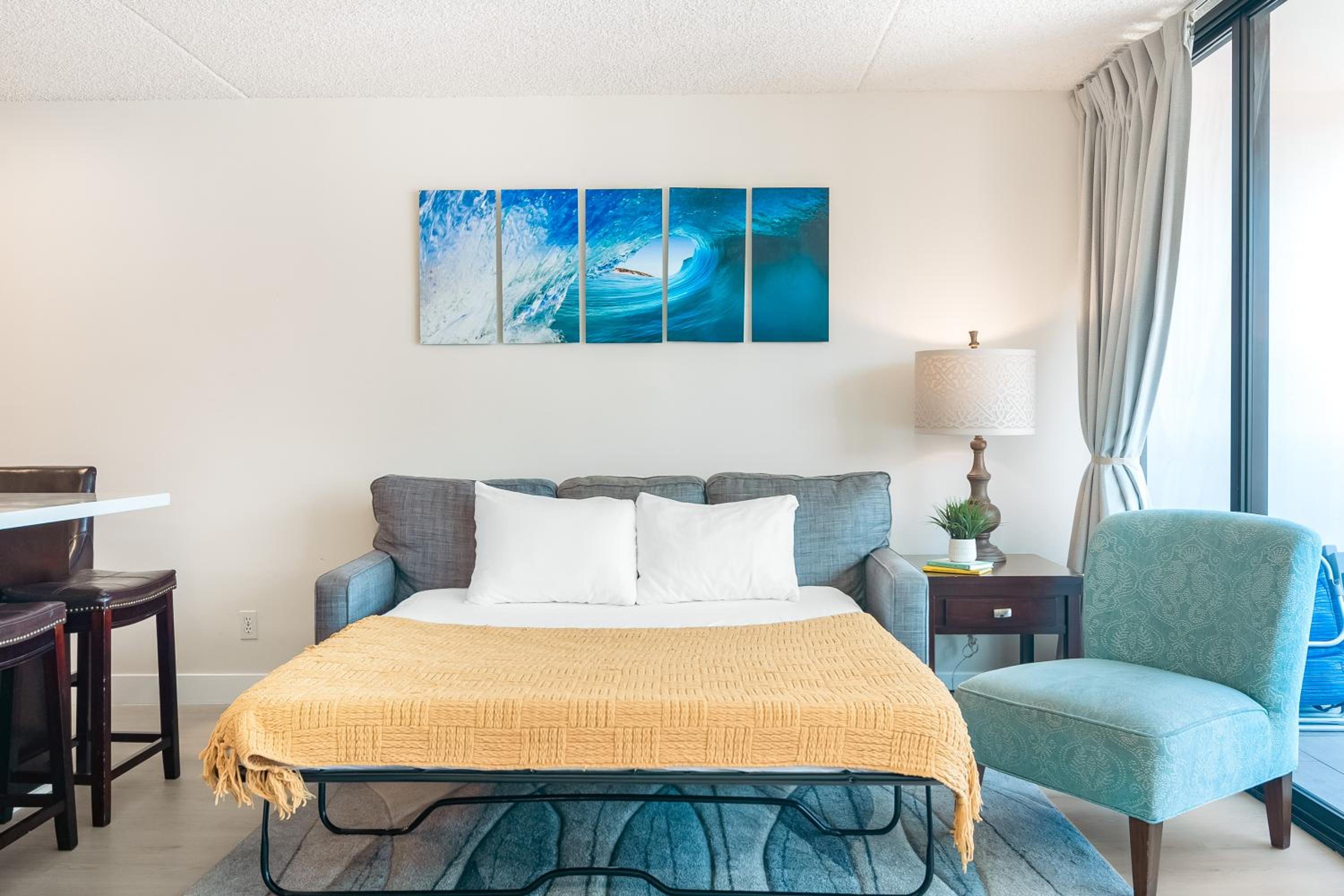 34Fl Waikiki condo with ocean view, pool, & parking: Apartment with Sea View photo