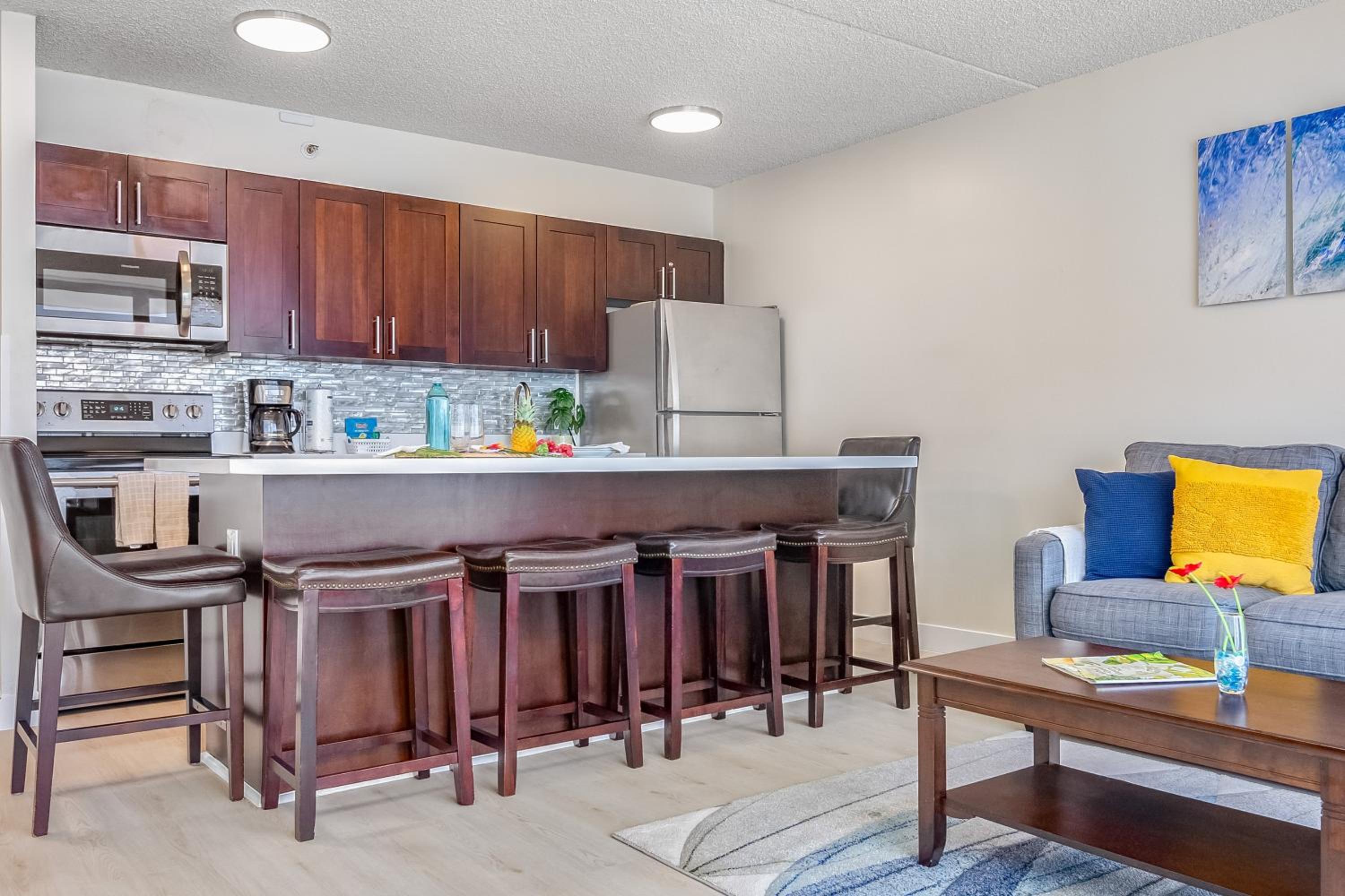 34Fl Waikiki condo with ocean view, pool, & parking: Apartment with Sea View photo