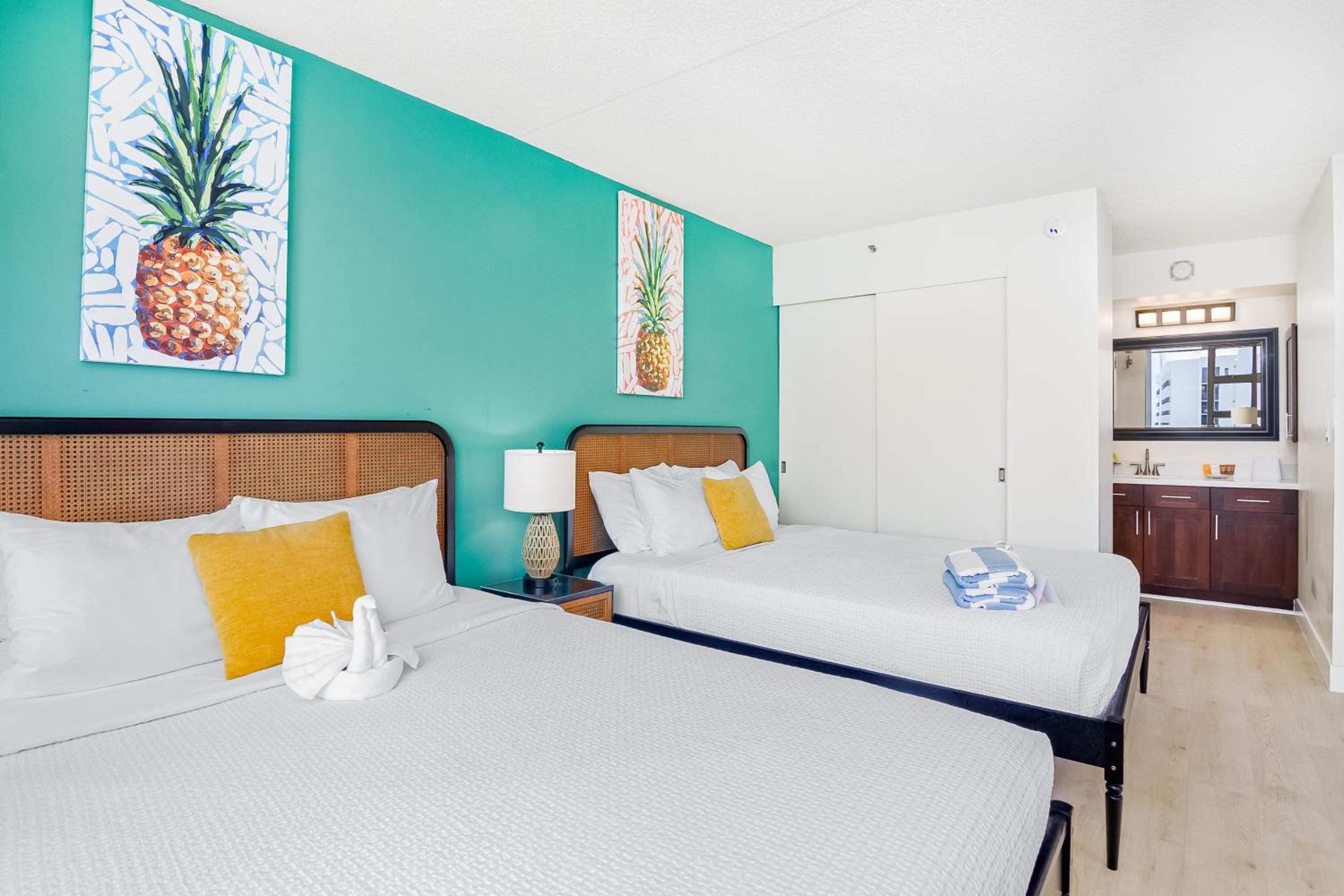 34Fl Waikiki condo with ocean view, pool, & parking: Apartment with Sea View photo