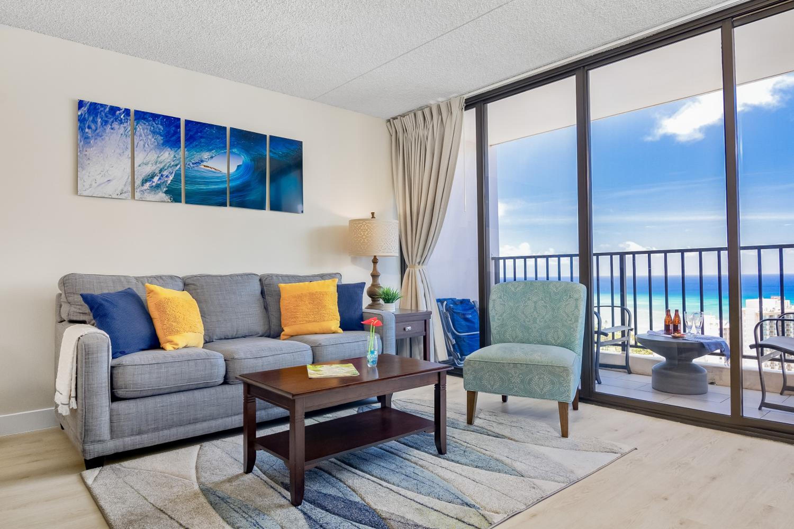 34Fl Waikiki condo with ocean view, pool, & parking: Apartment with Sea View photo