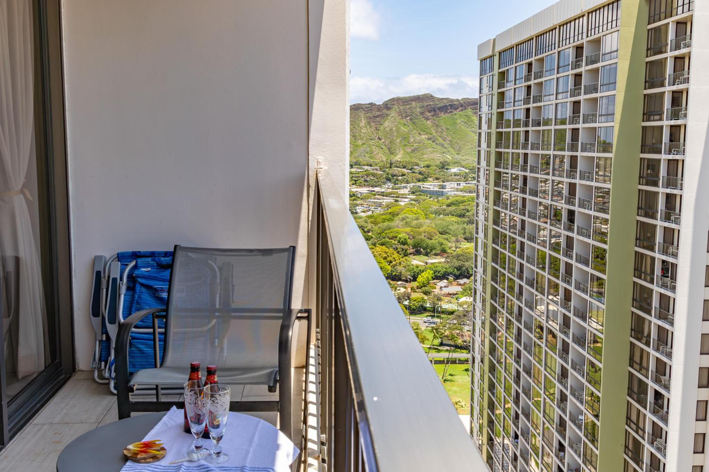 34Fl Waikiki condo with ocean view, pool, & parking: Apartment with Sea View photo