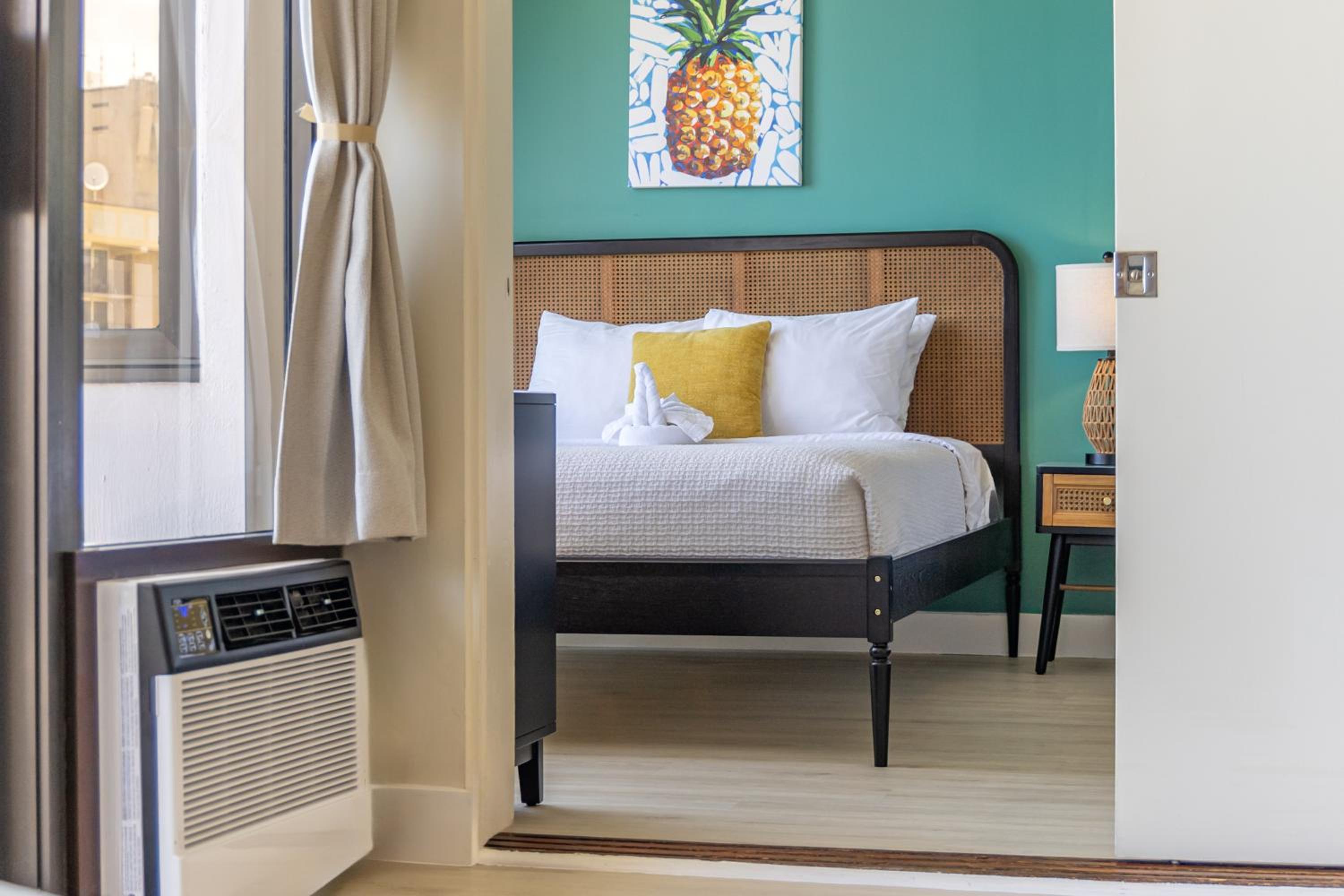 34Fl Waikiki condo with ocean view, pool, & parking: Apartment with Sea View photo