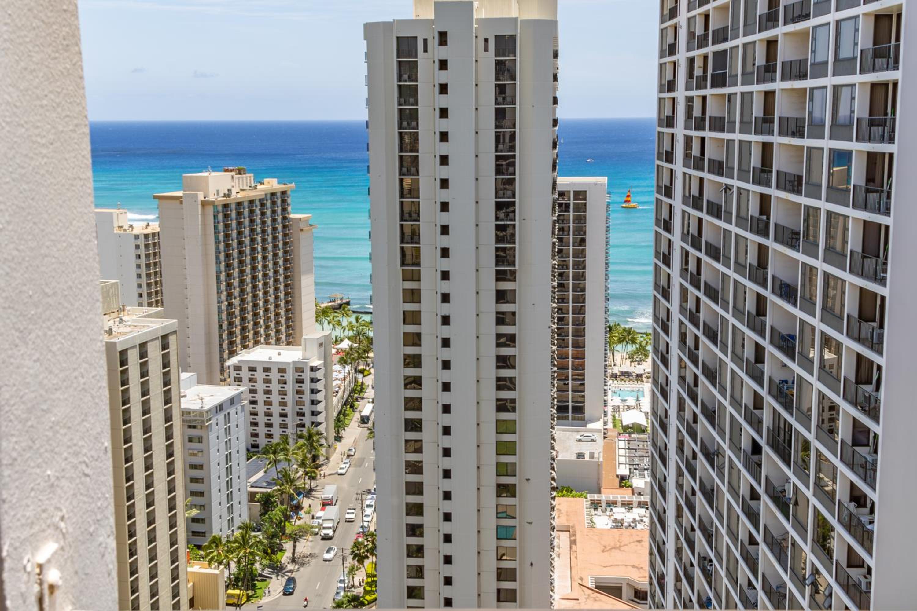 34Fl Waikiki condo with ocean view, pool, & parking: Apartment with Sea View photo