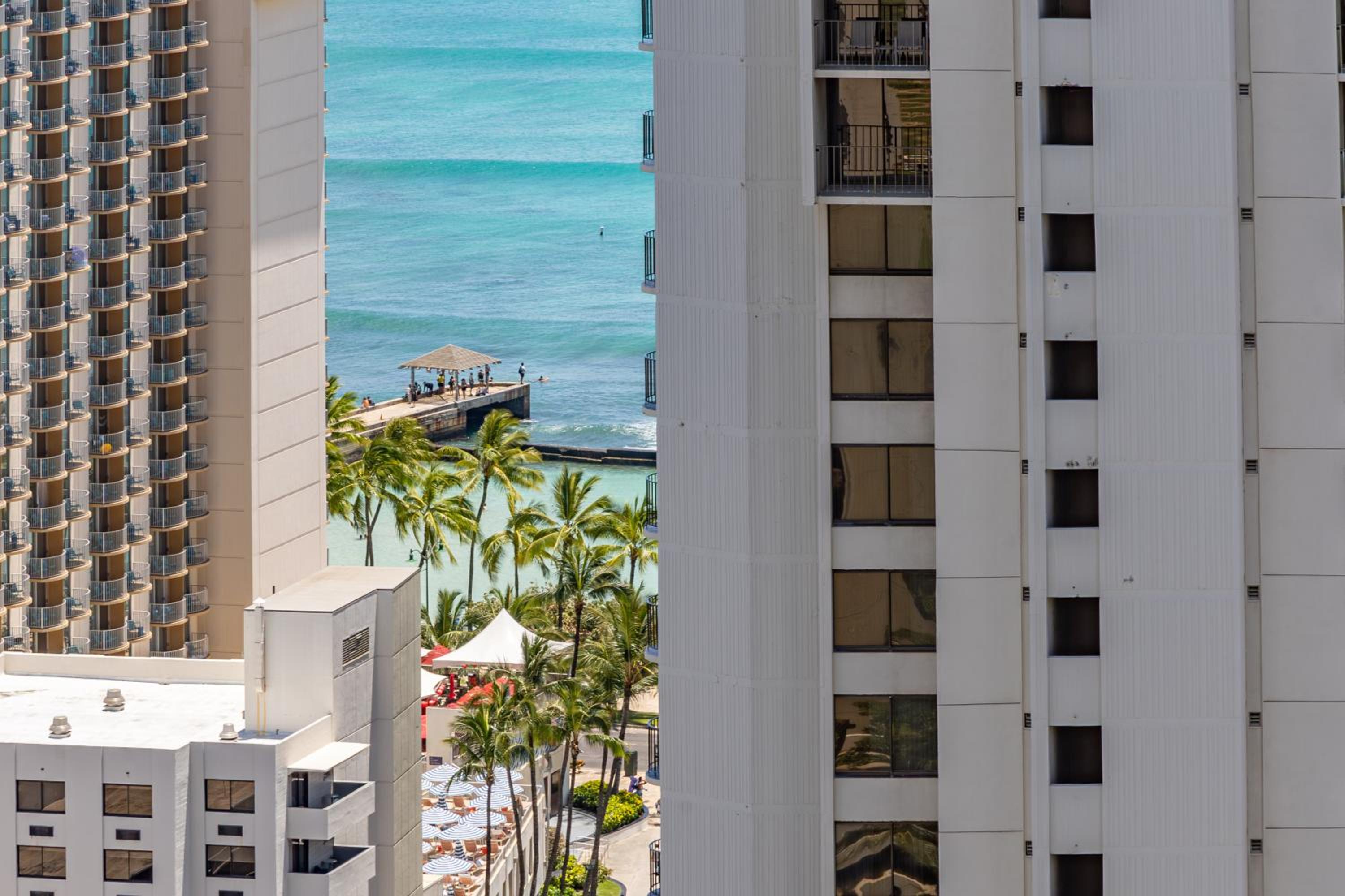 34Fl Waikiki condo with ocean view, pool, & parking: Apartment with Sea View photo
