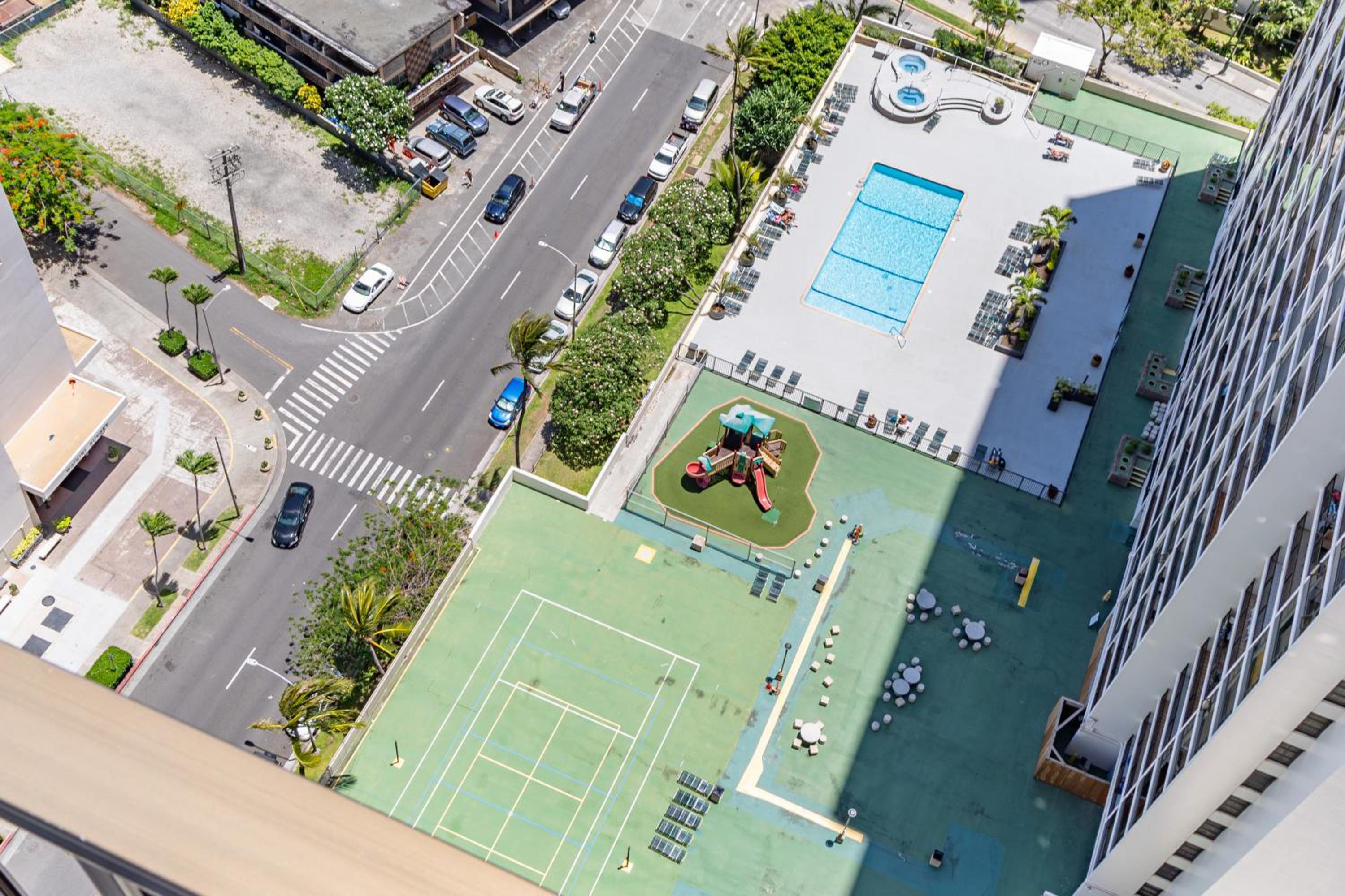34Fl Waikiki condo with ocean view, pool, & parking: Apartment with Sea View photo