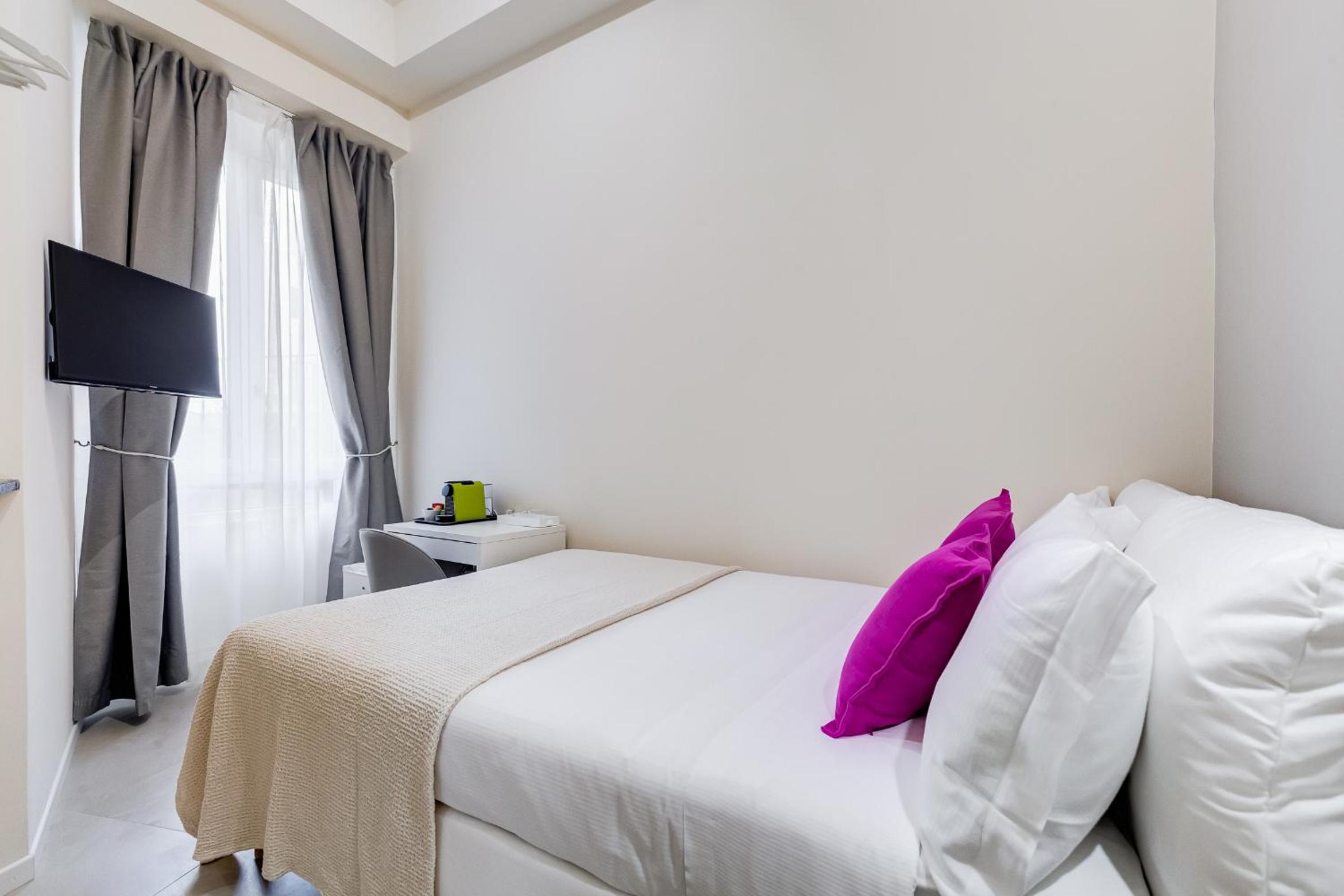 Small Double Room photo 1