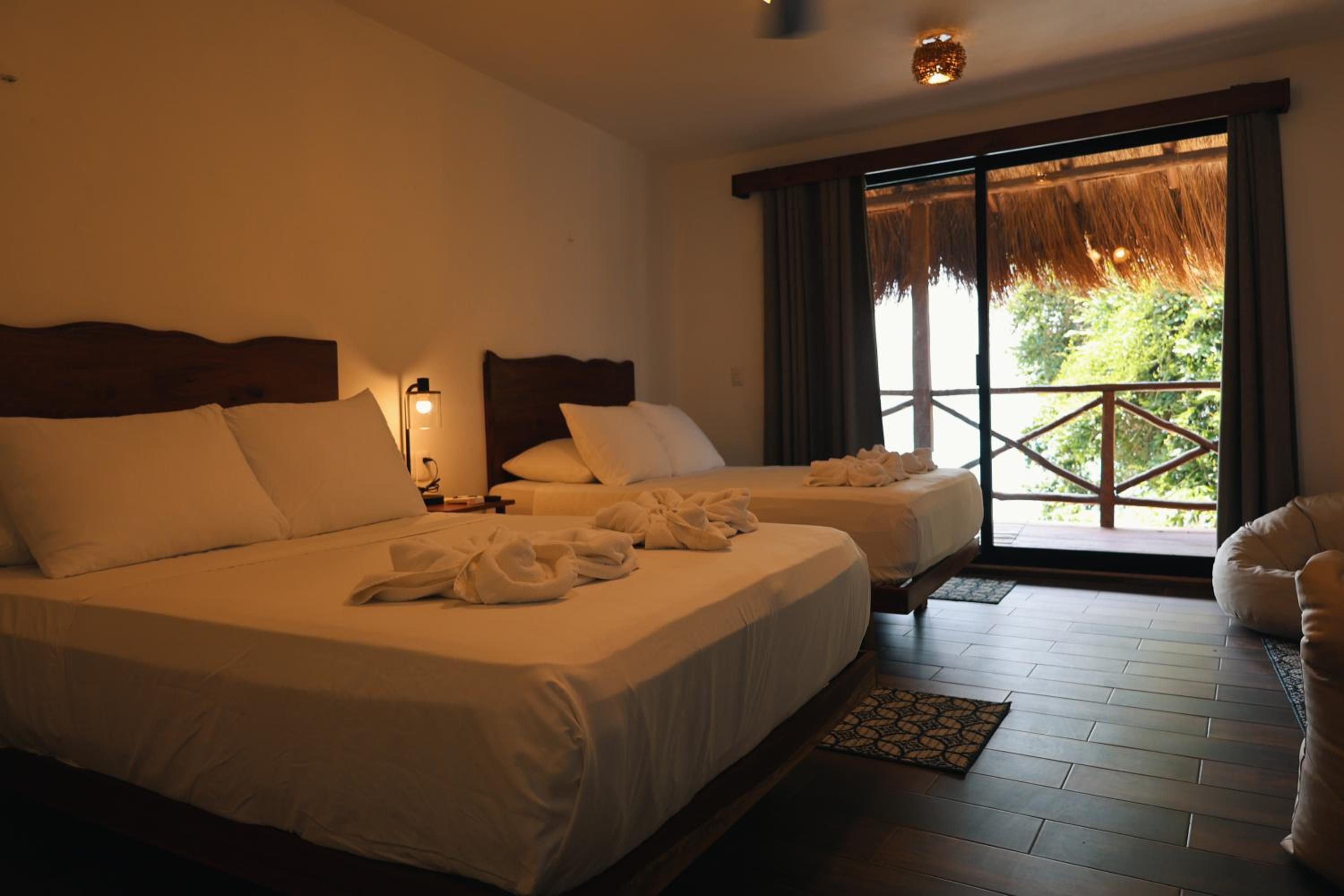 Standard Twin Room with Sea View photo 2