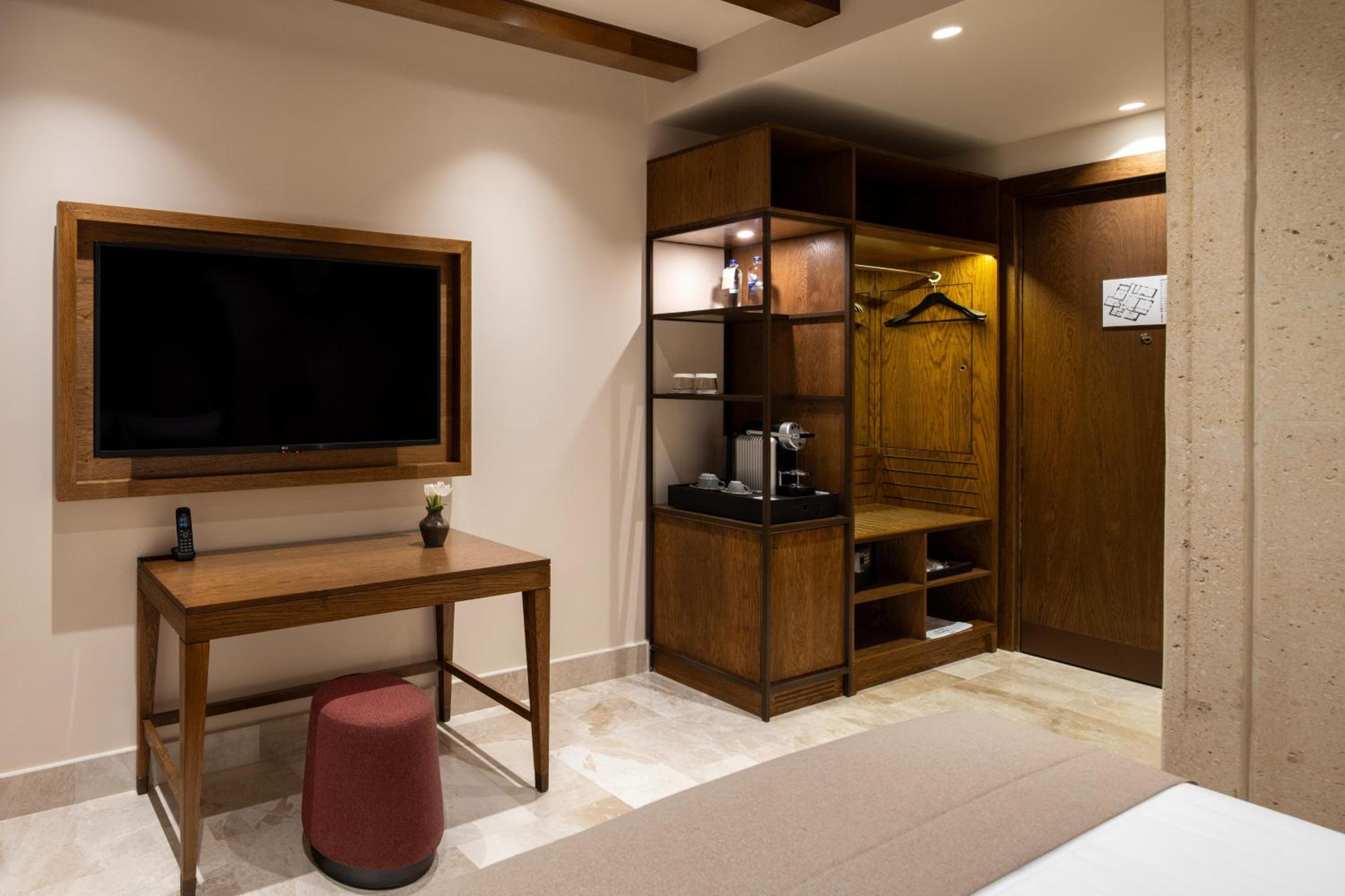 Deluxe Double or Twin Room photo 3
