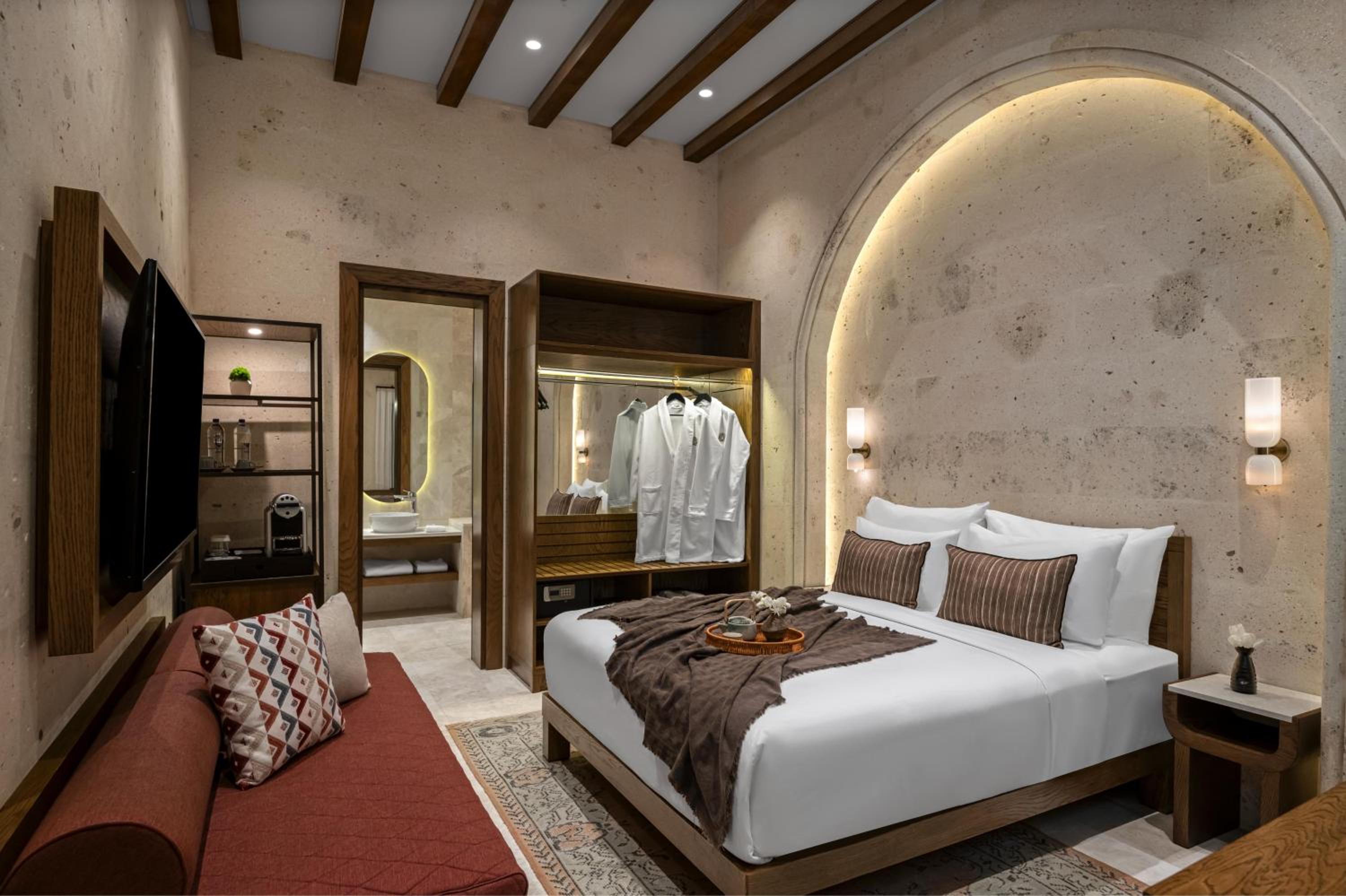 Deluxe Room with Bathtub - Photo 1