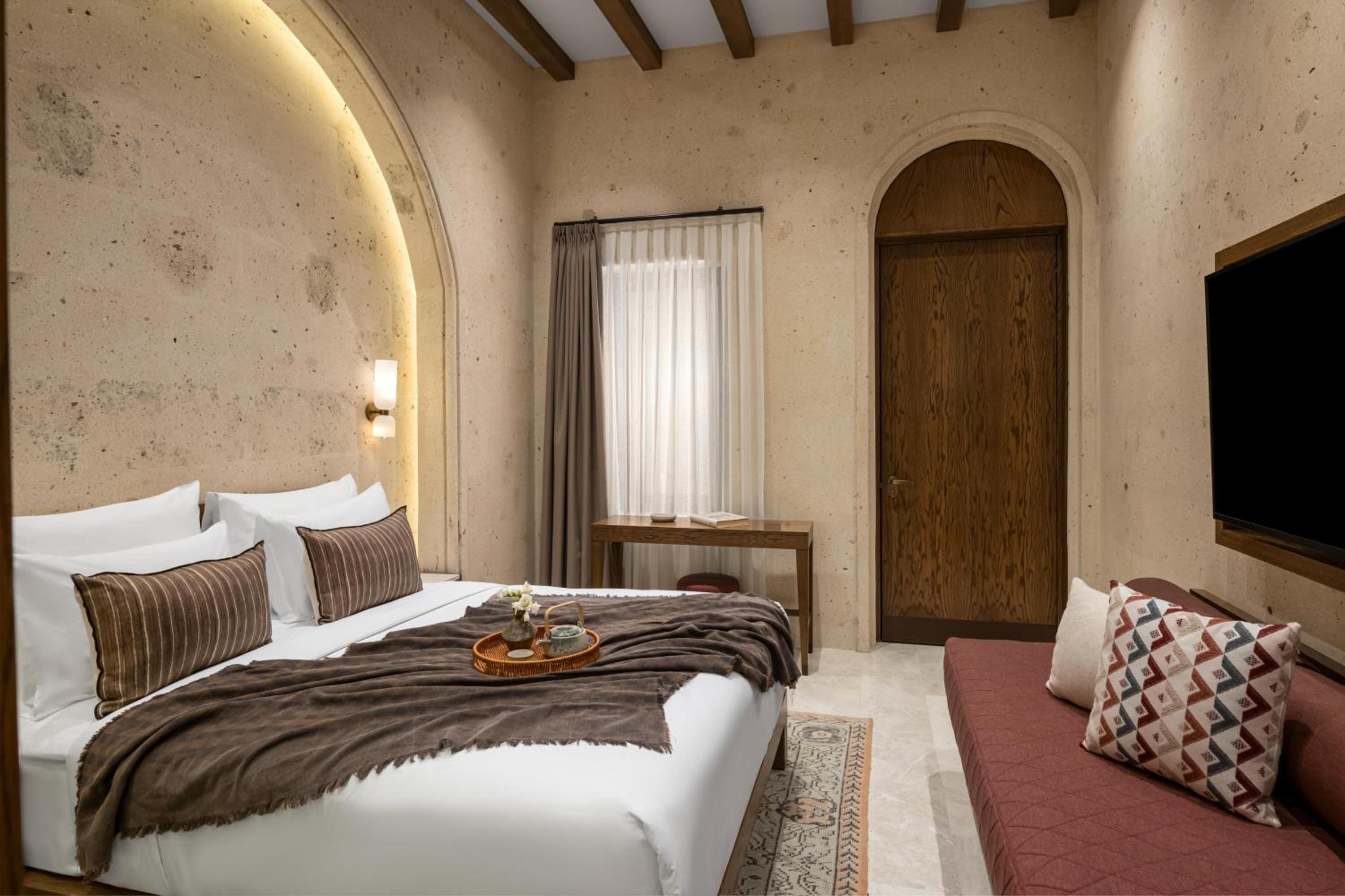 Deluxe Room with Bathtub - Photo 3