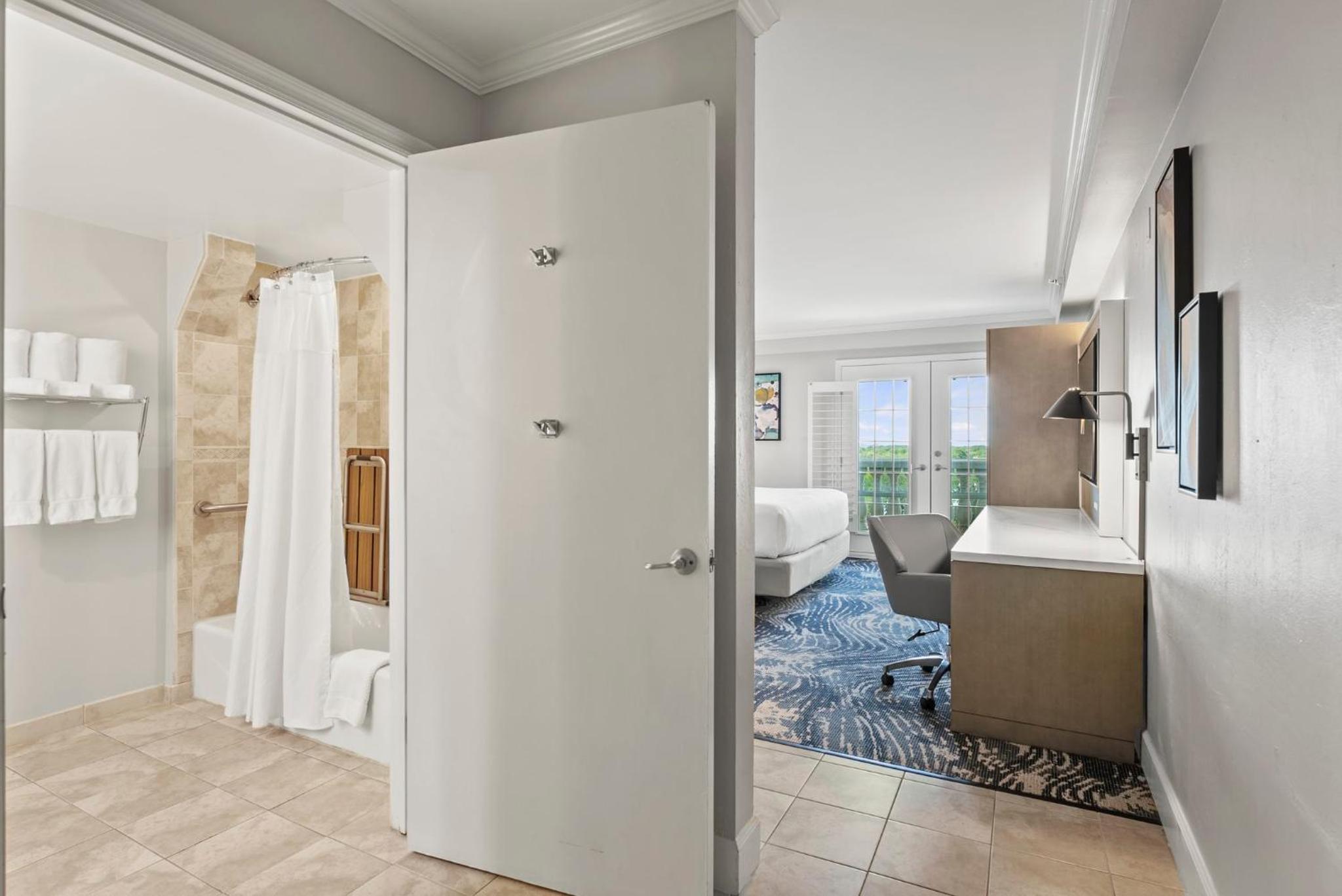 Standard King Room with Mobility Accessible Tub