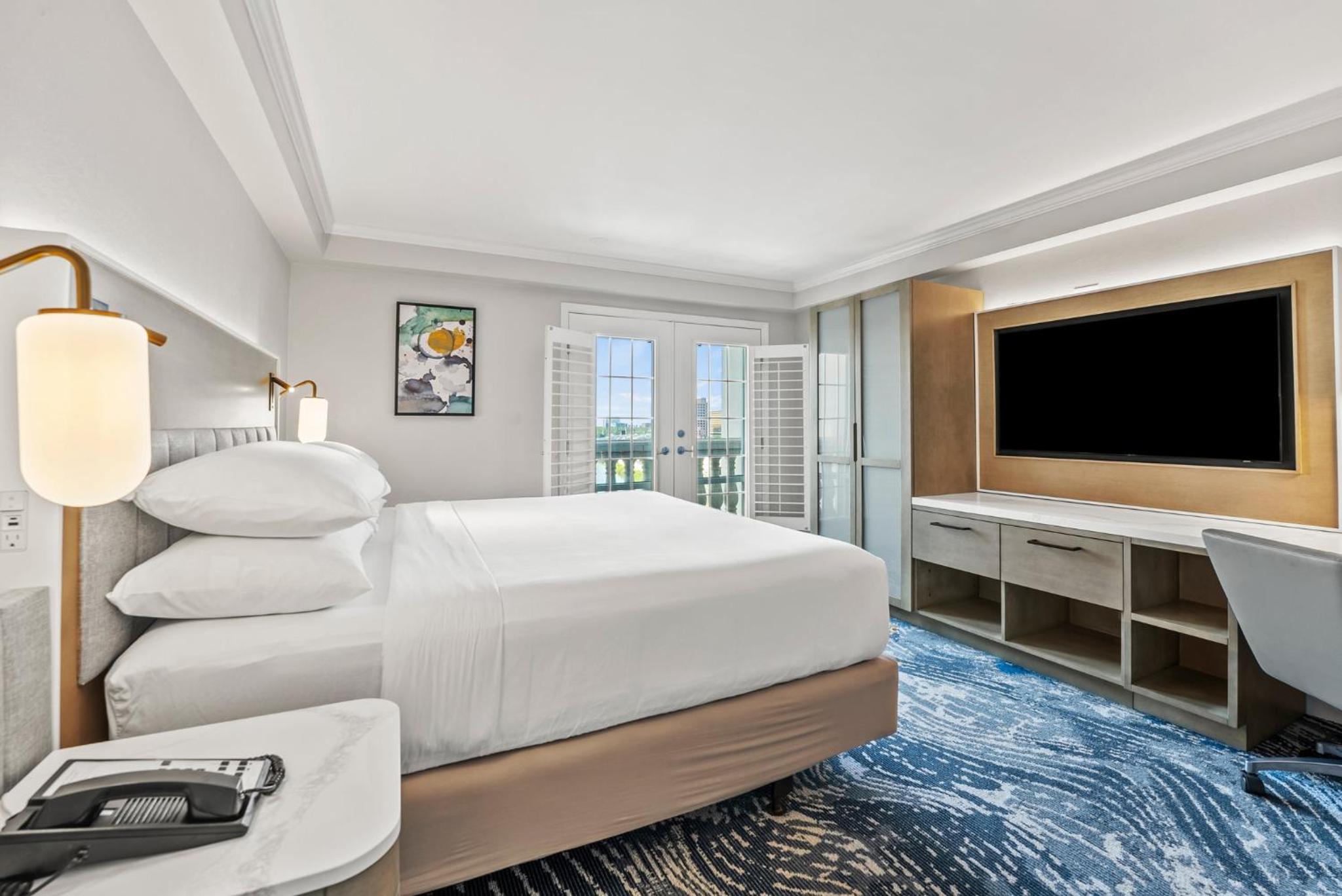 Standard King Room with Mobility Accessible Tub