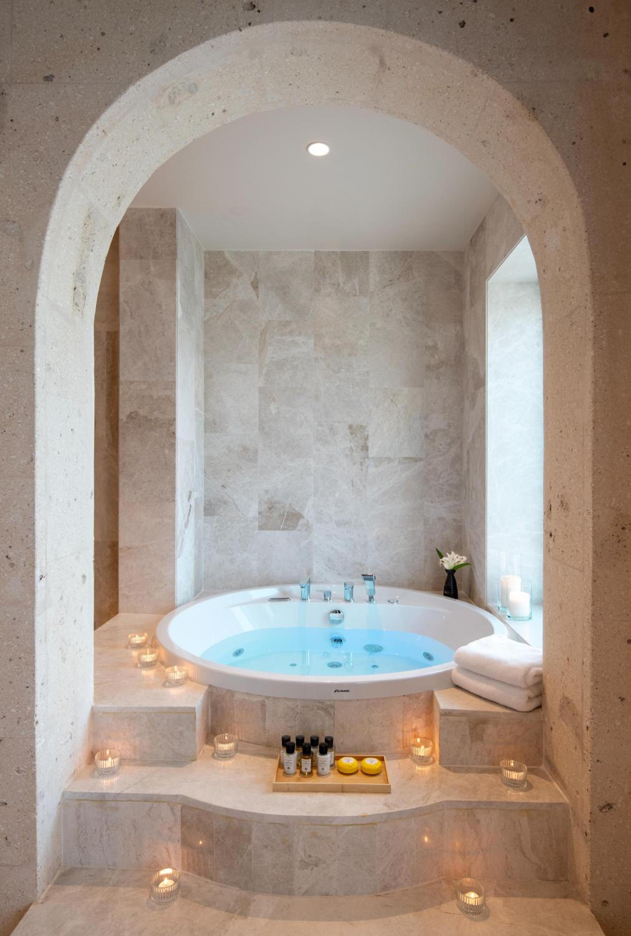 Premium Suite - Photo 3