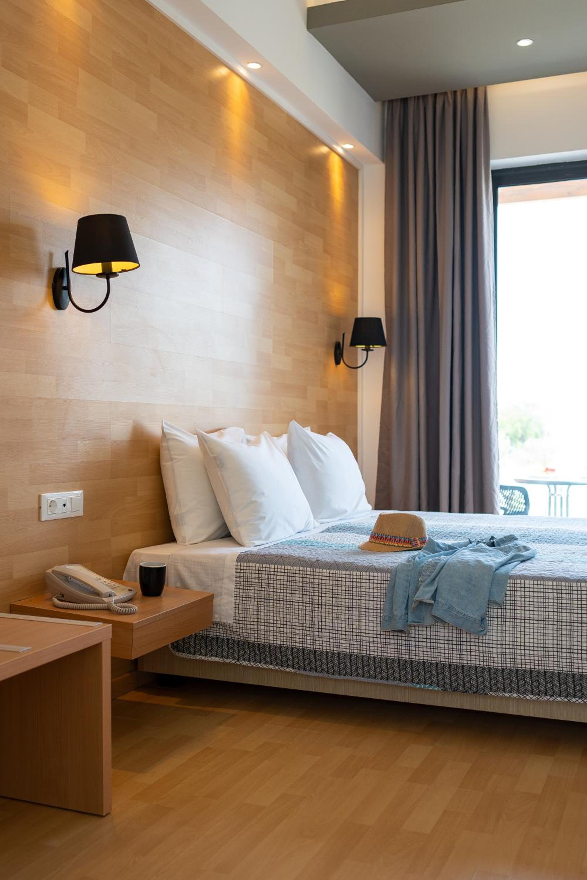 Standard Double or Twin Room with Sea View photo 3