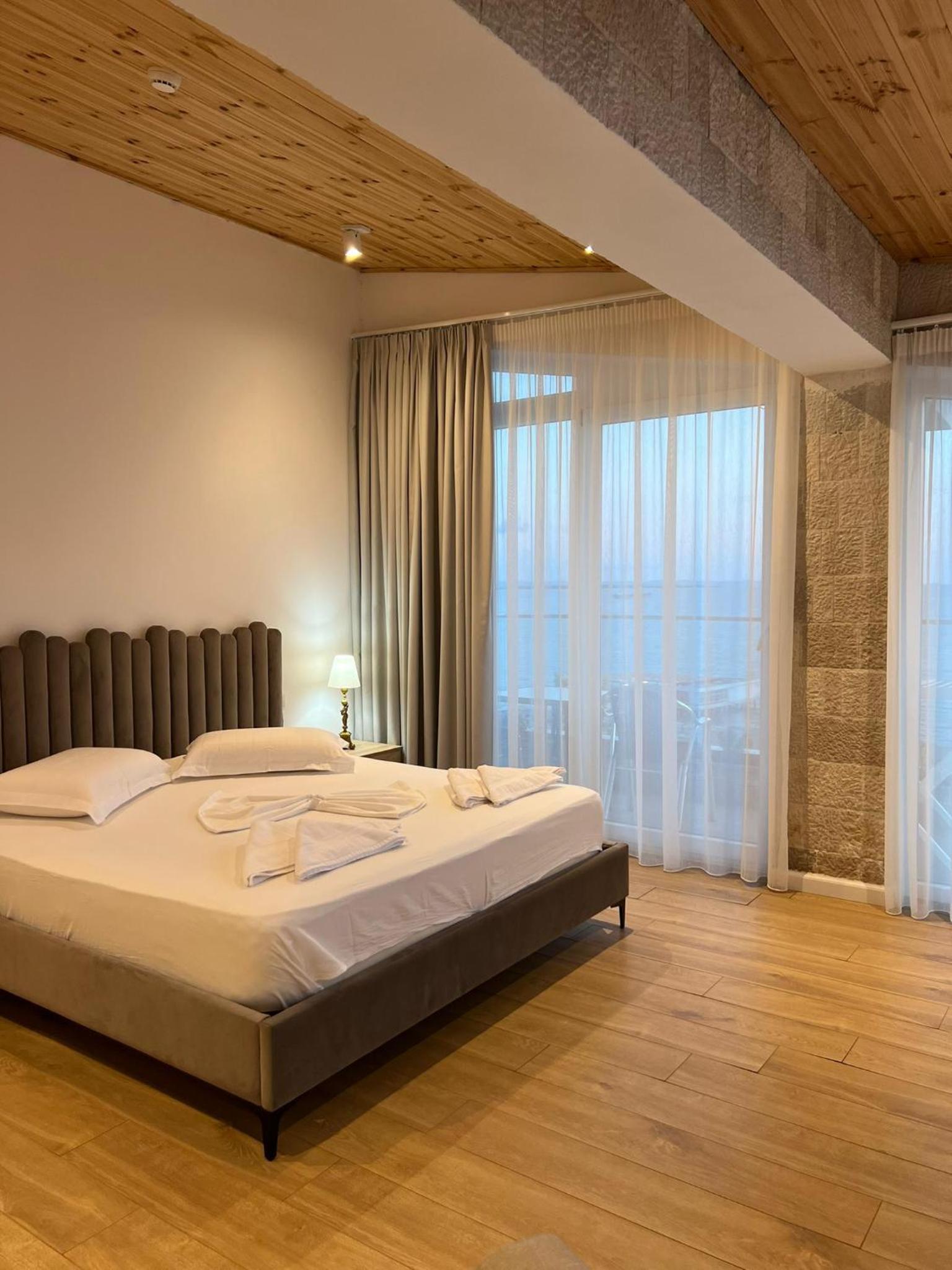 Deluxe Double Room (2 Adults + 1 Child)
