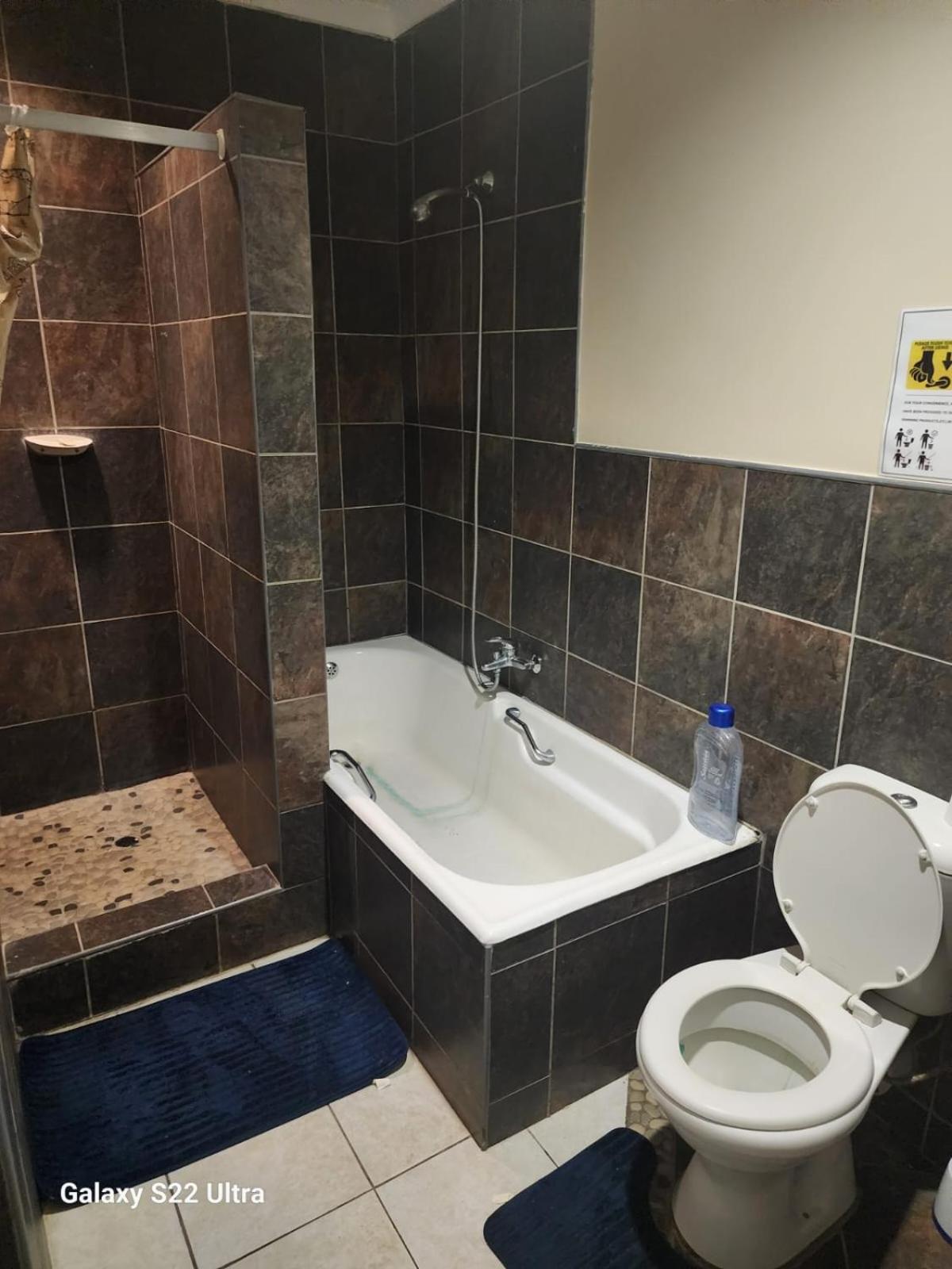 Basic Triple Room With Shared Bathroom photo 2
