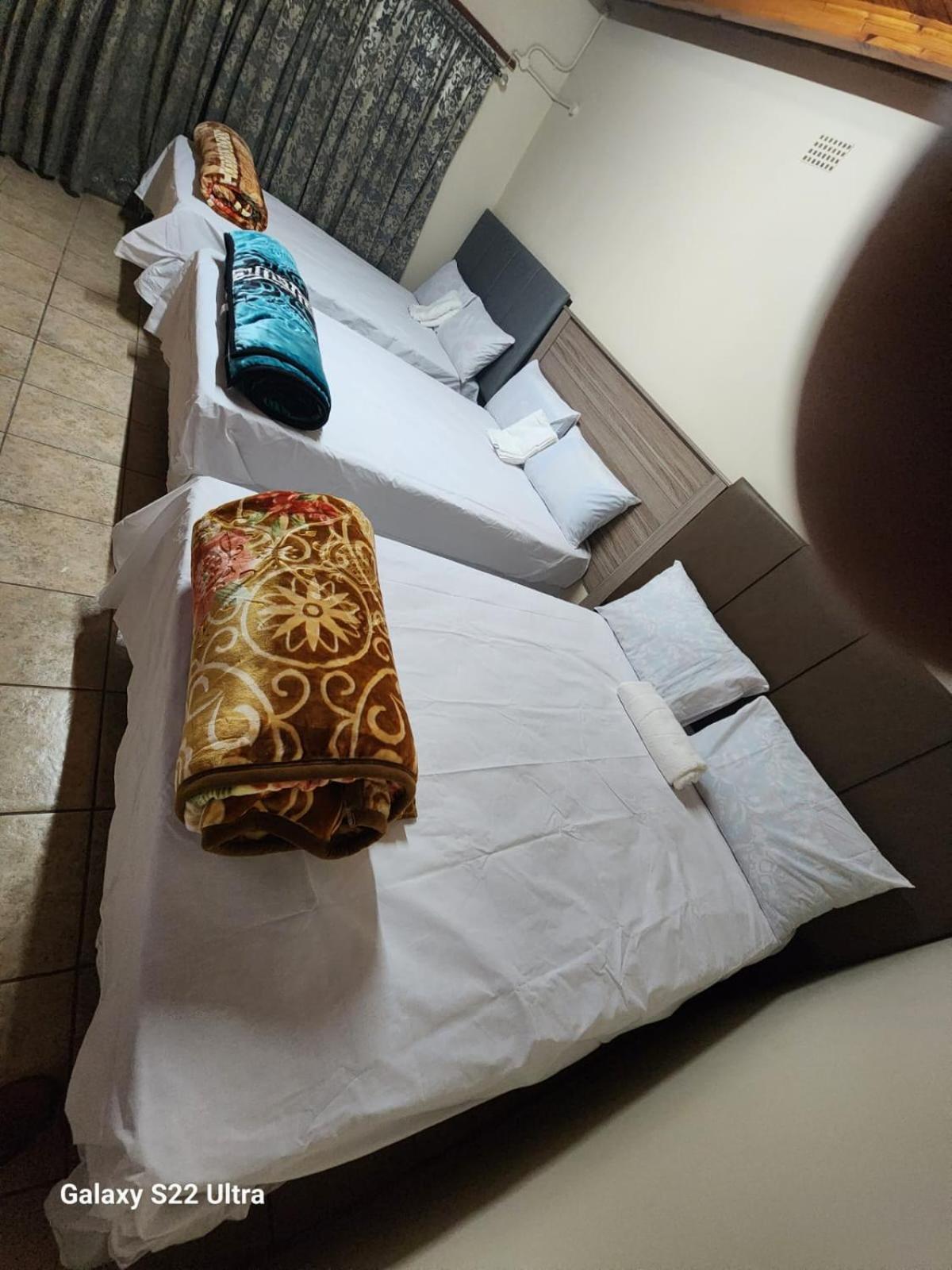 Basic Triple Room With Shared Bathroom photo 3