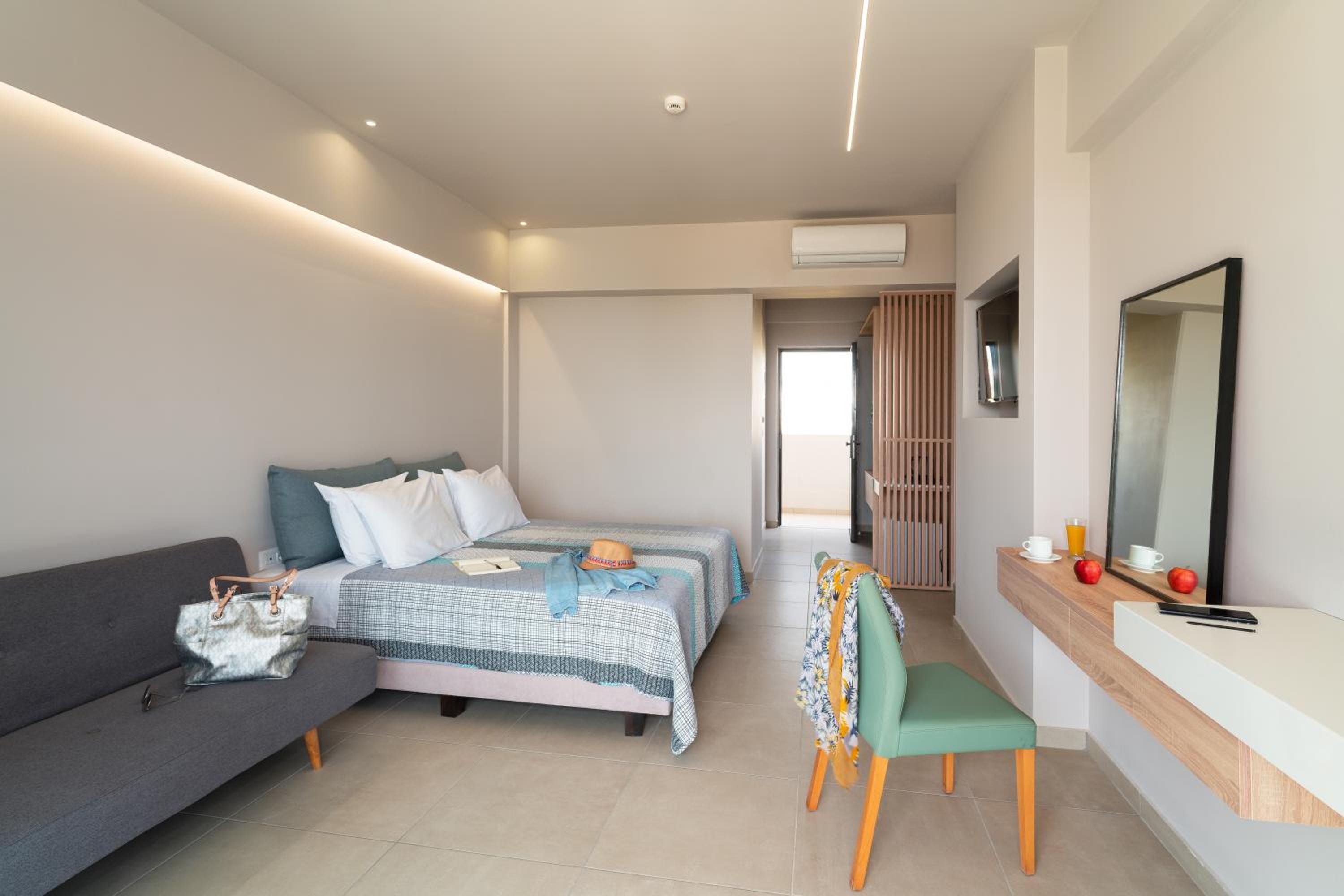 Deluxe Double or Twin Room with Sea View photo 3
