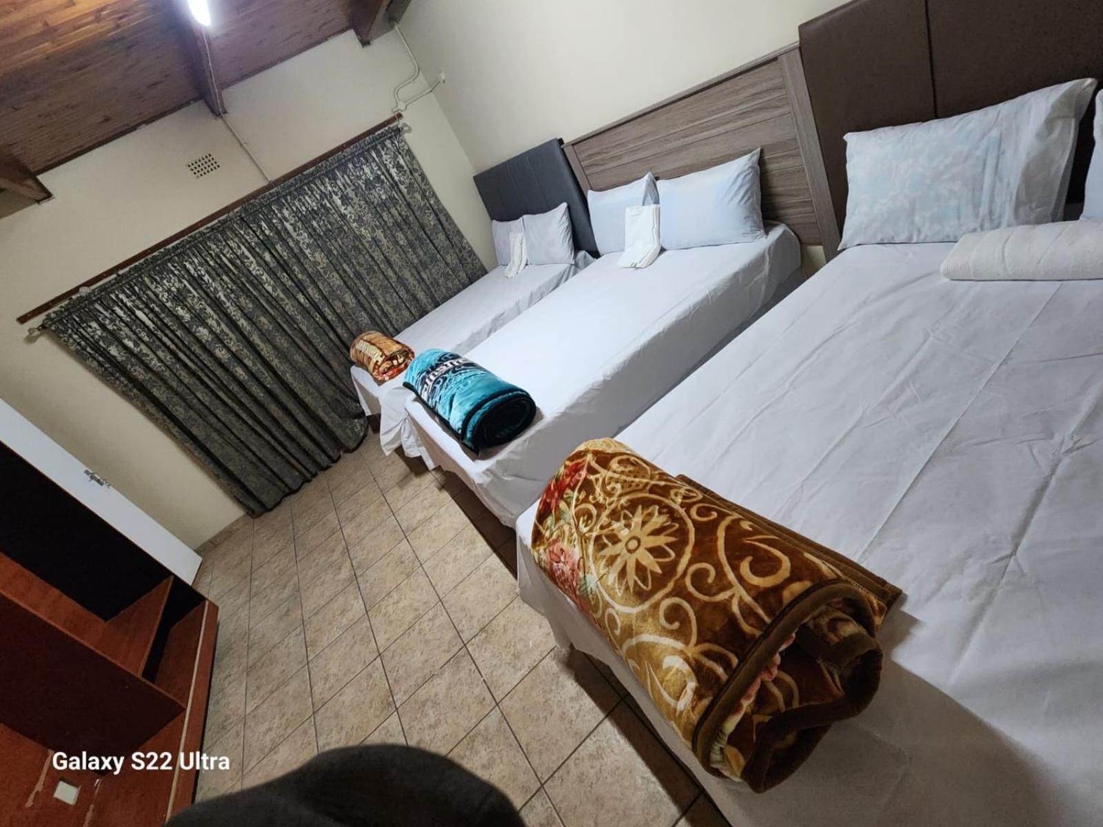 Basic Triple Room With Shared Bathroom photo 1