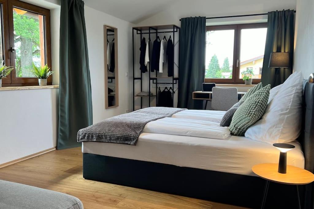 Four-Bedroom Apartment with Lake View photo 2