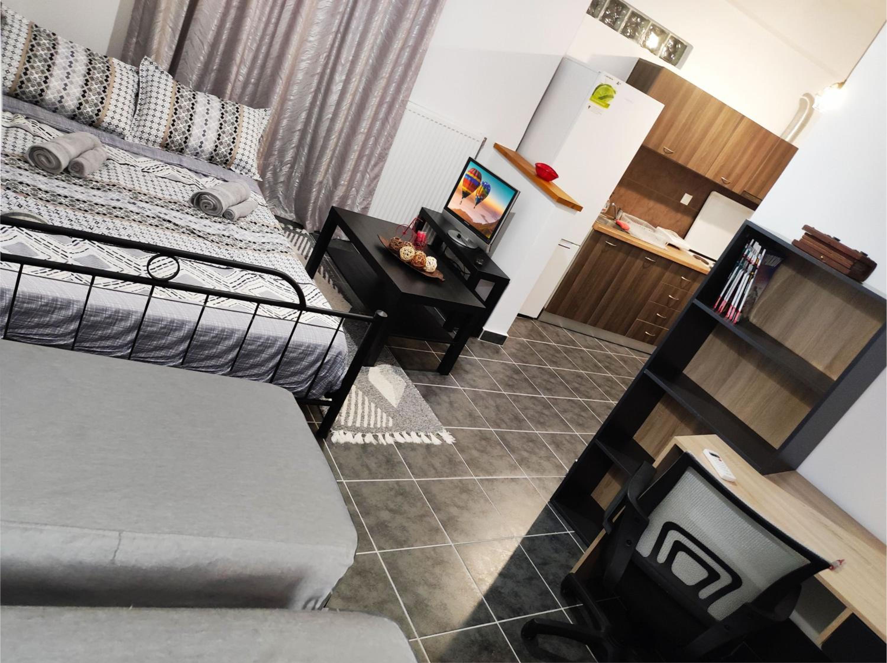 One-Bedroom Apartment - Photo 1