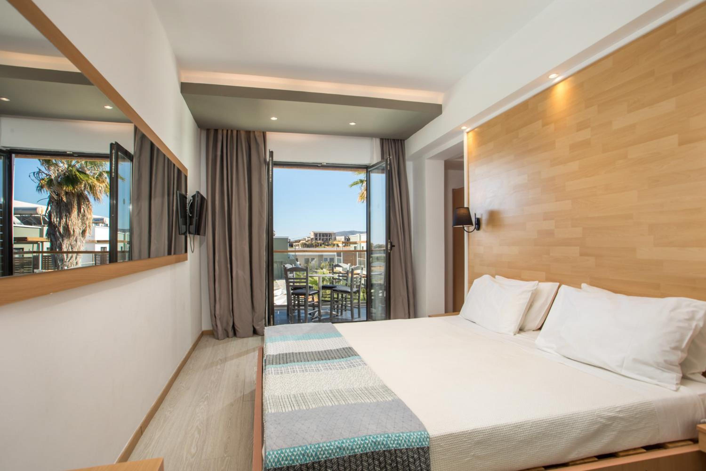 Standard Double or Twin Room with Garden View photo 2