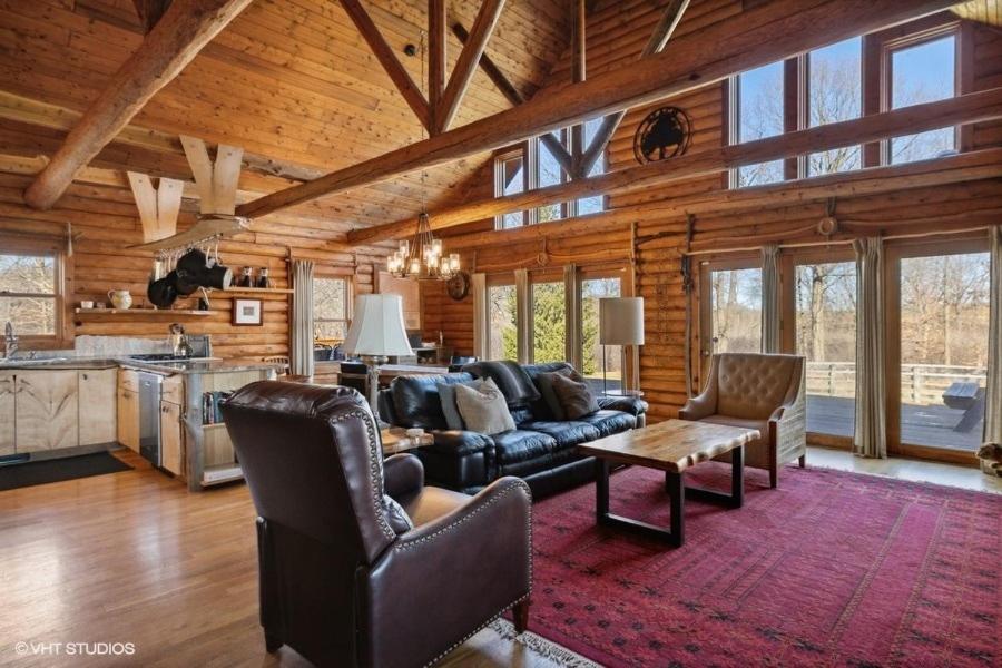 Five-Bedroom House photo 1