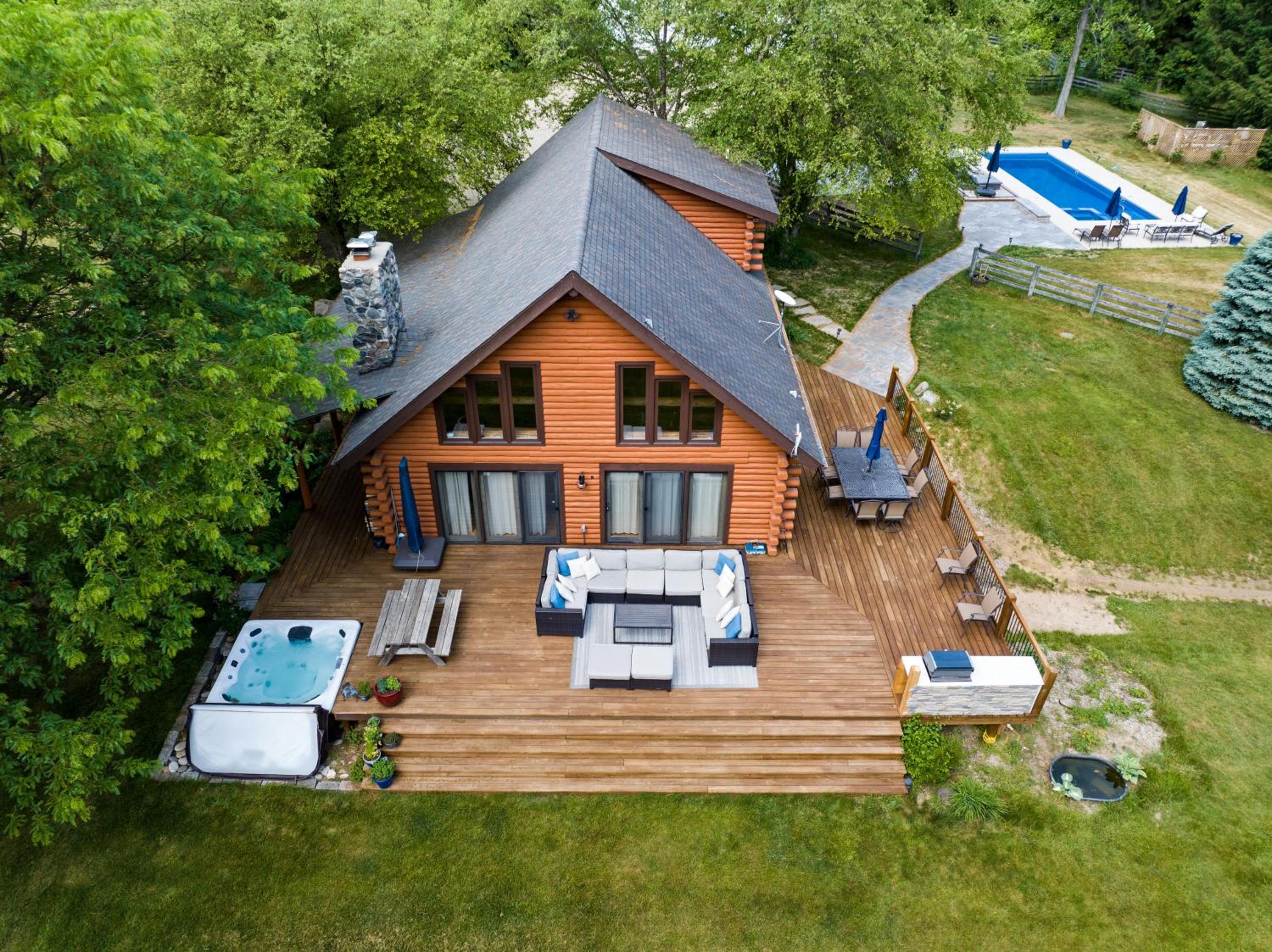 Five-Bedroom House photo 2