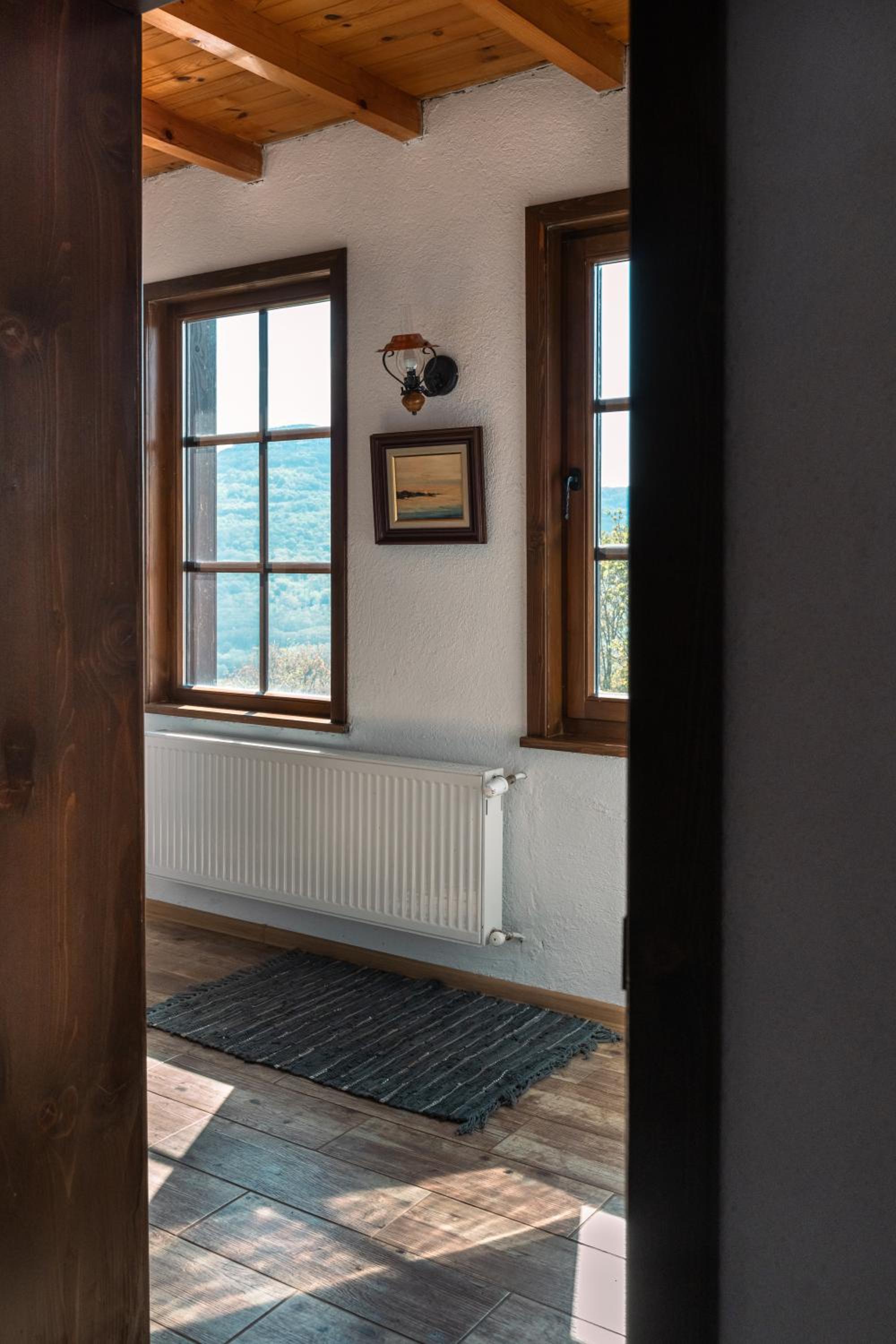 Five-Bedroom House photo 1