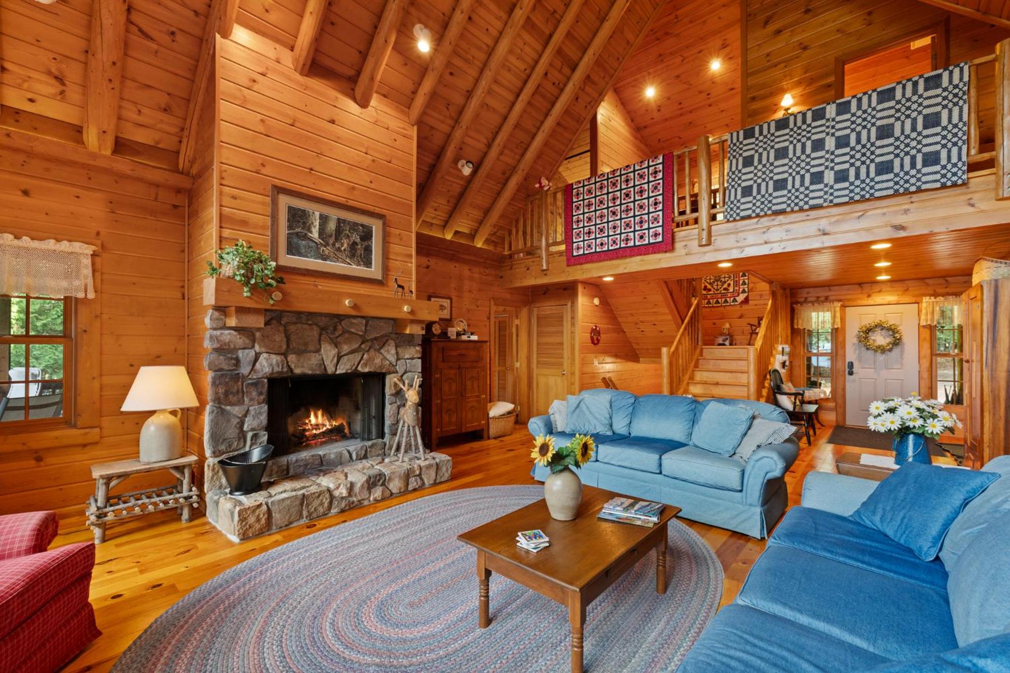 Five-Bedroom House photo 1