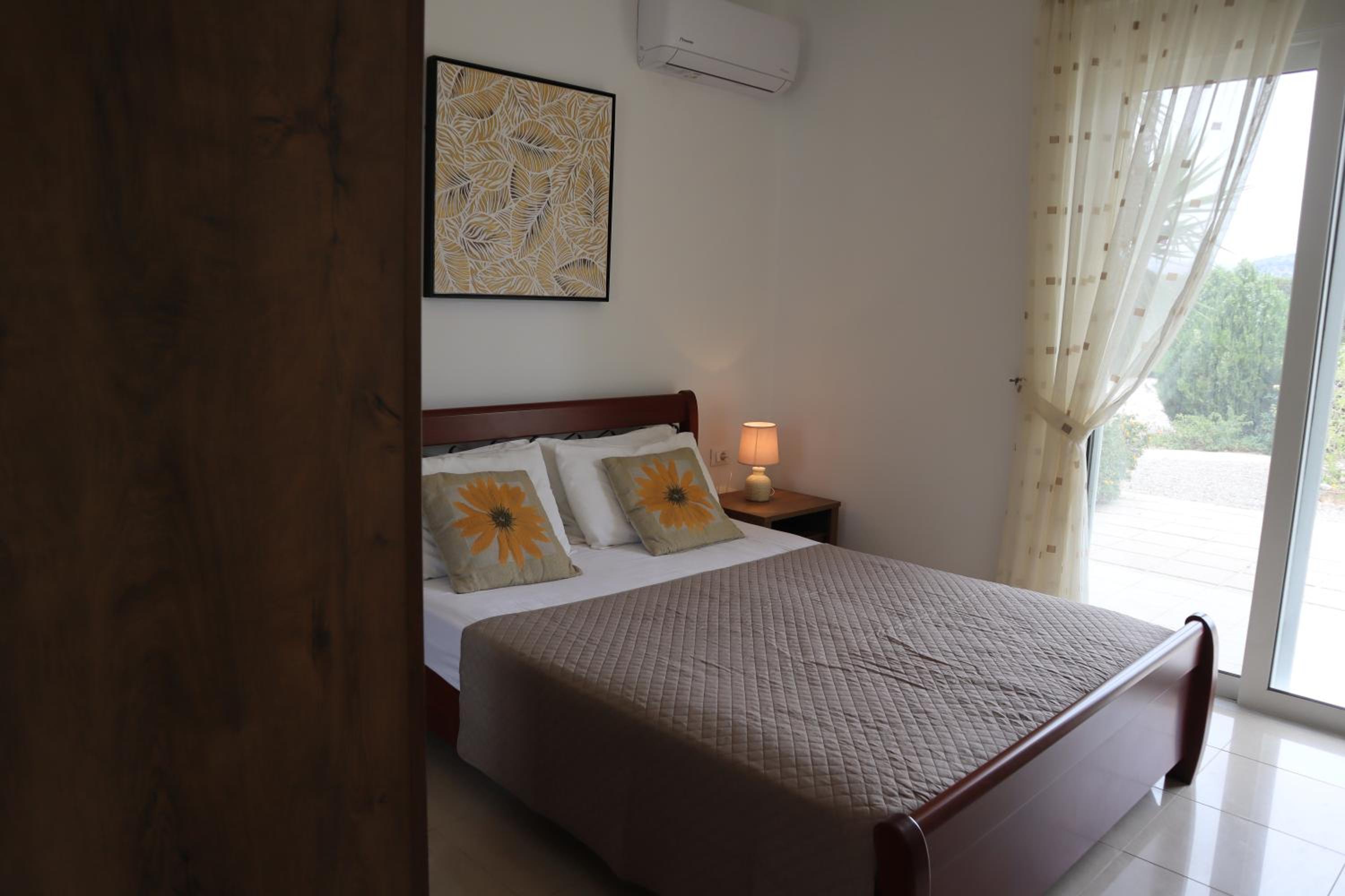 Apartment with Terrace photo 3