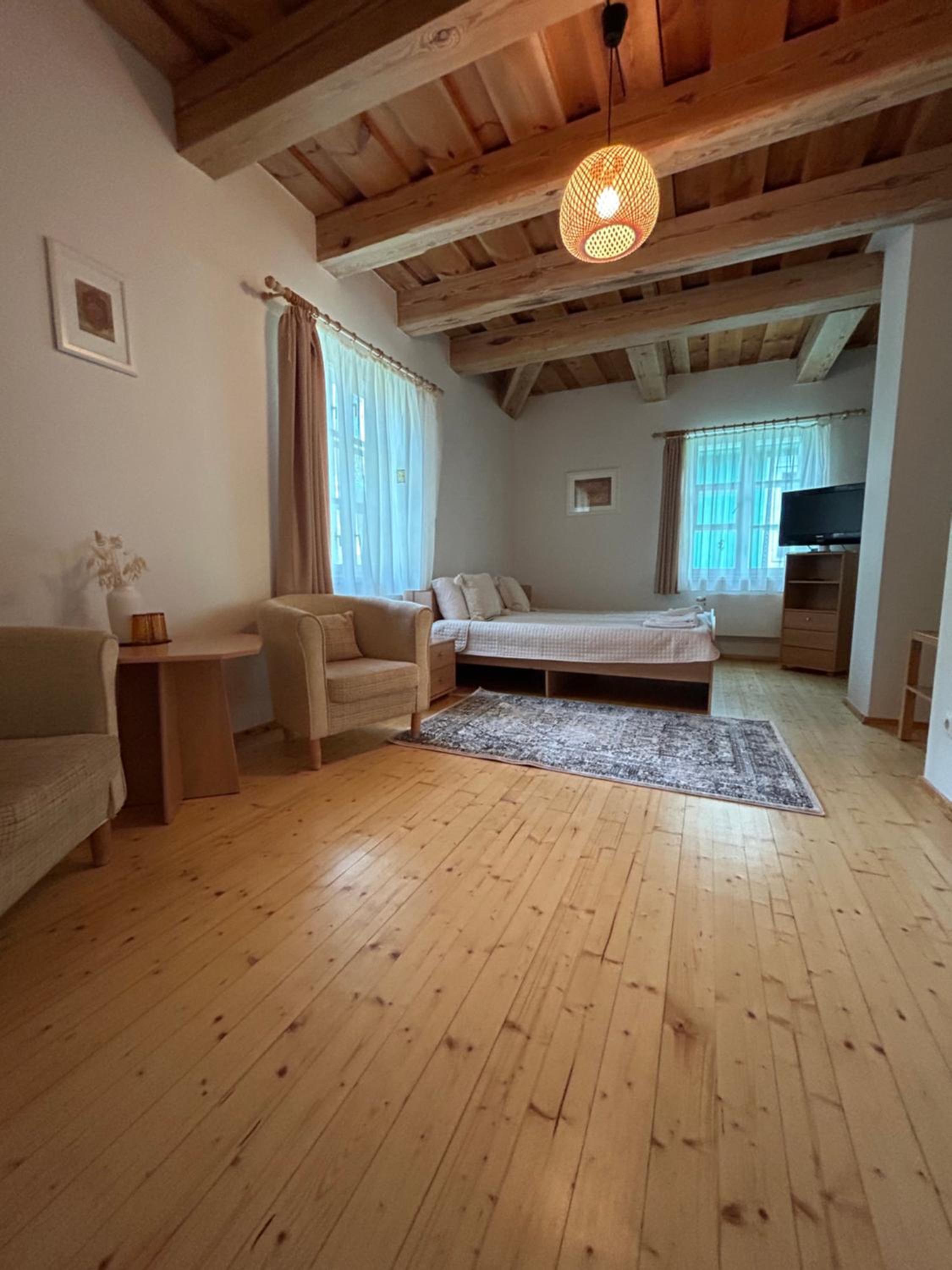 Double Room - Photo 4
