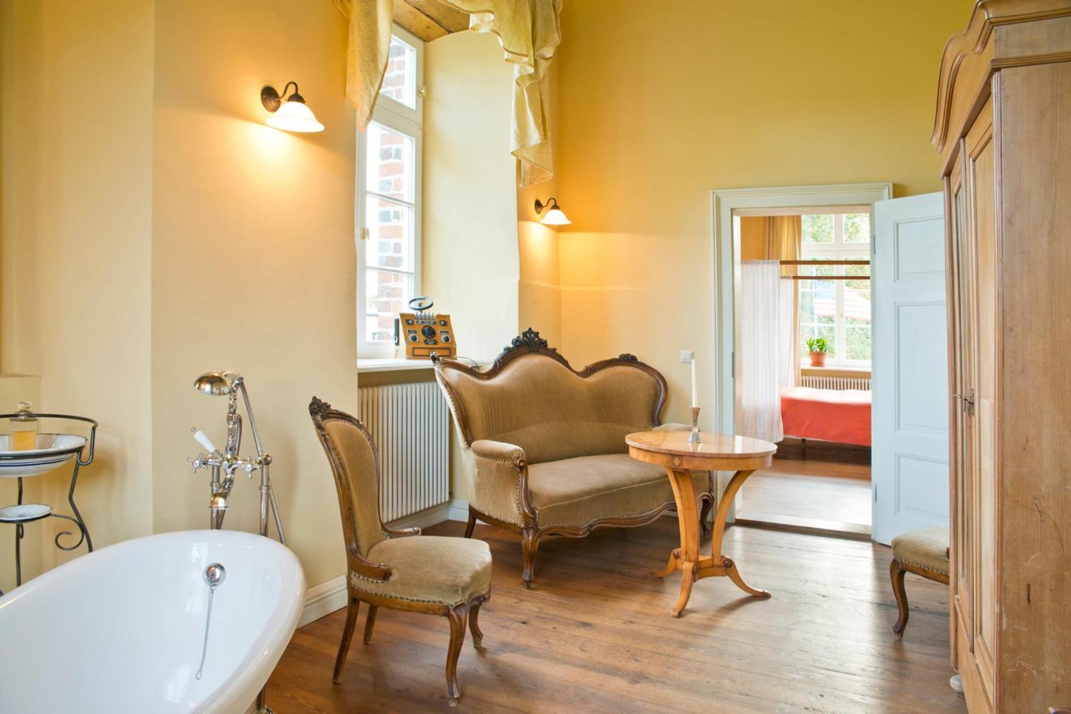 Suite - Photo 3