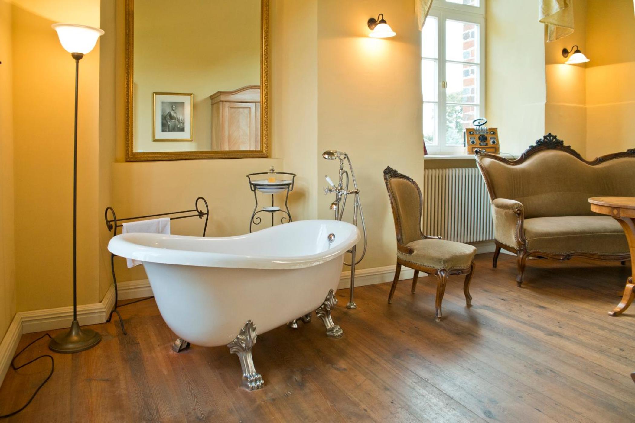 Suite - Photo 7