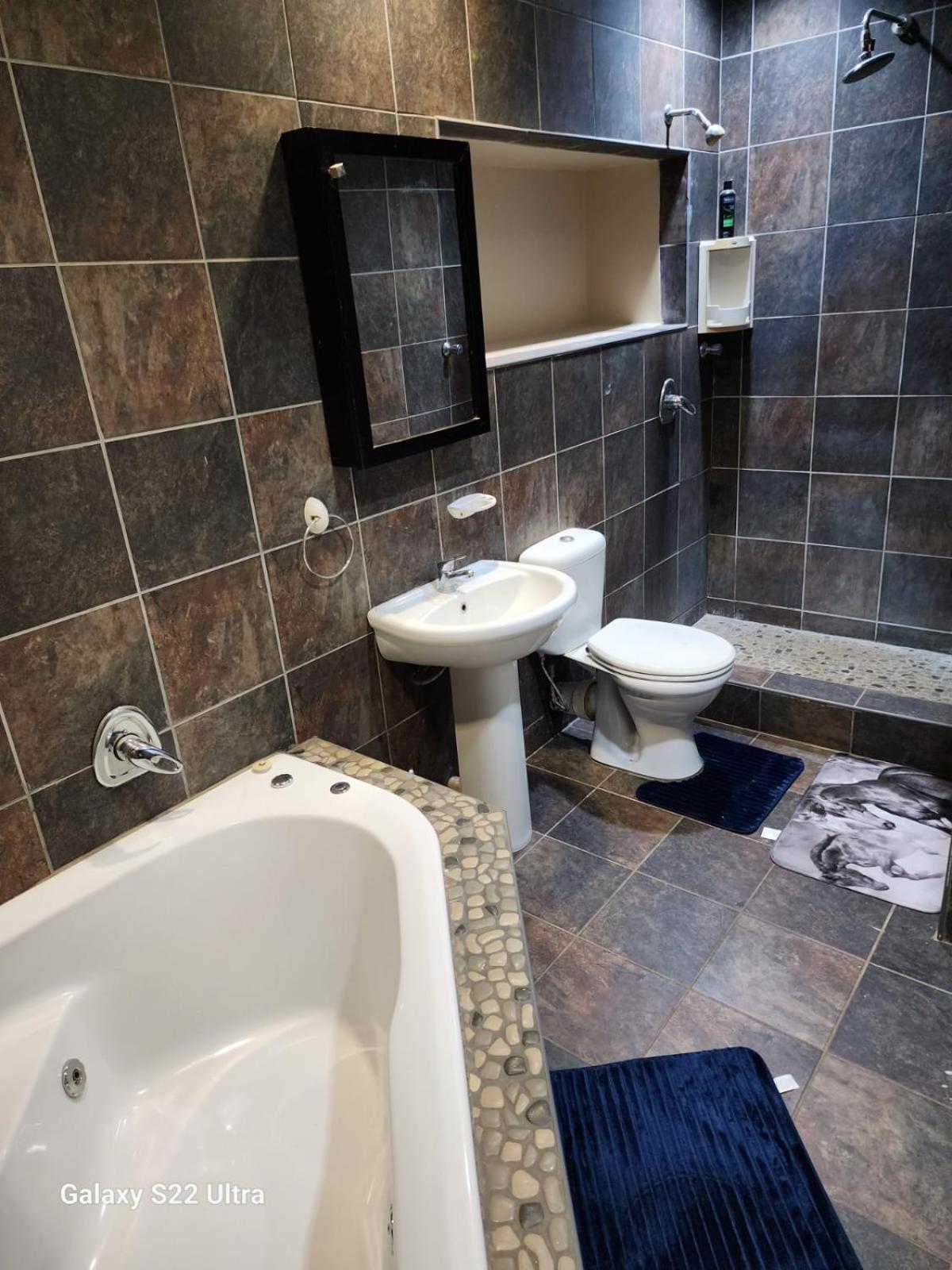Twin Room With Private Bathroom photo 2