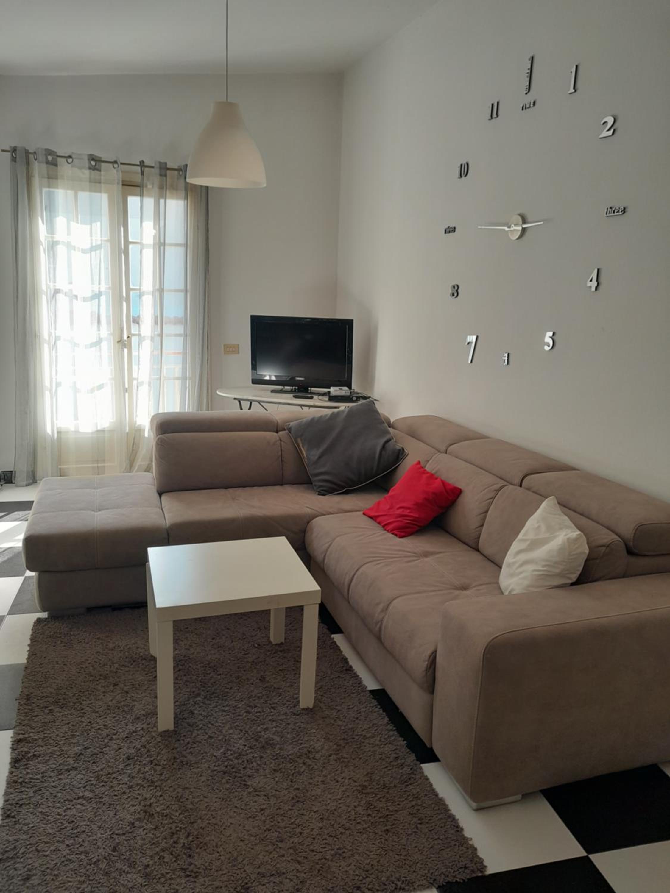One-Bedroom House photo 1
