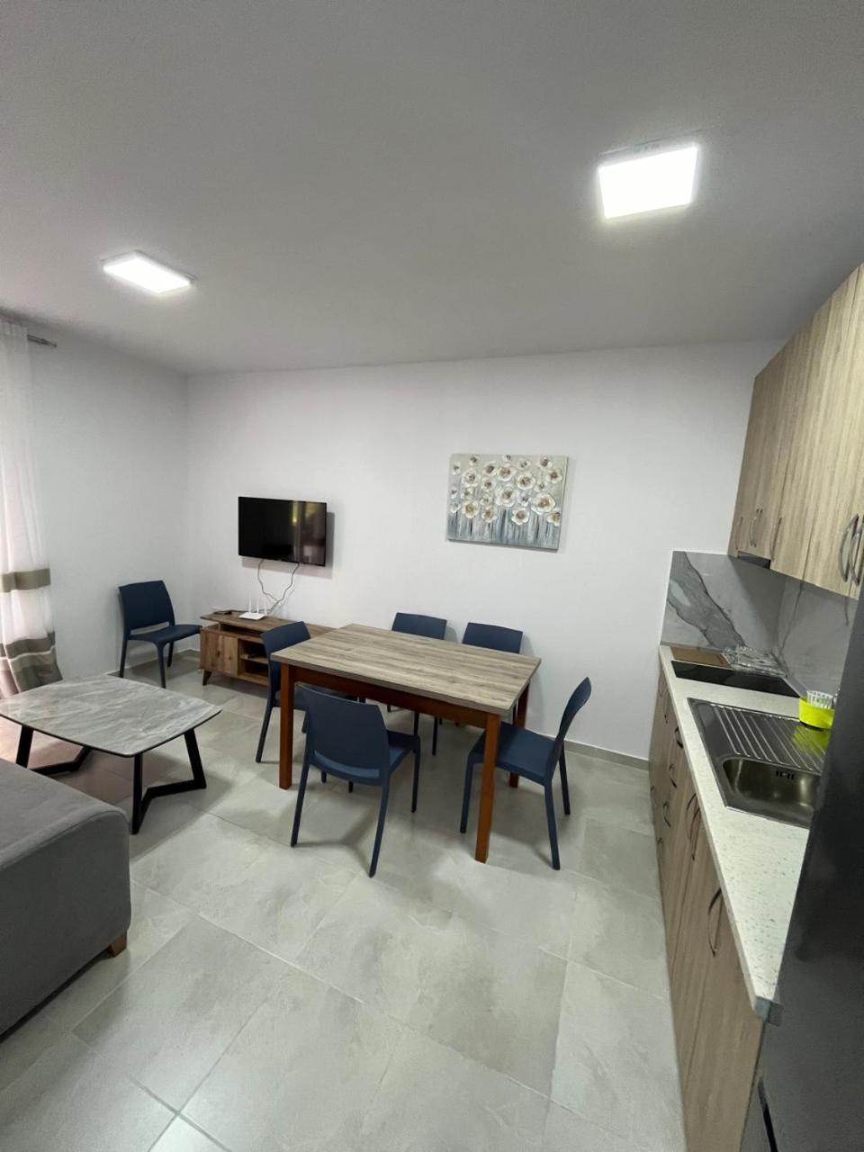 One-Bedroom Apartment photo 3